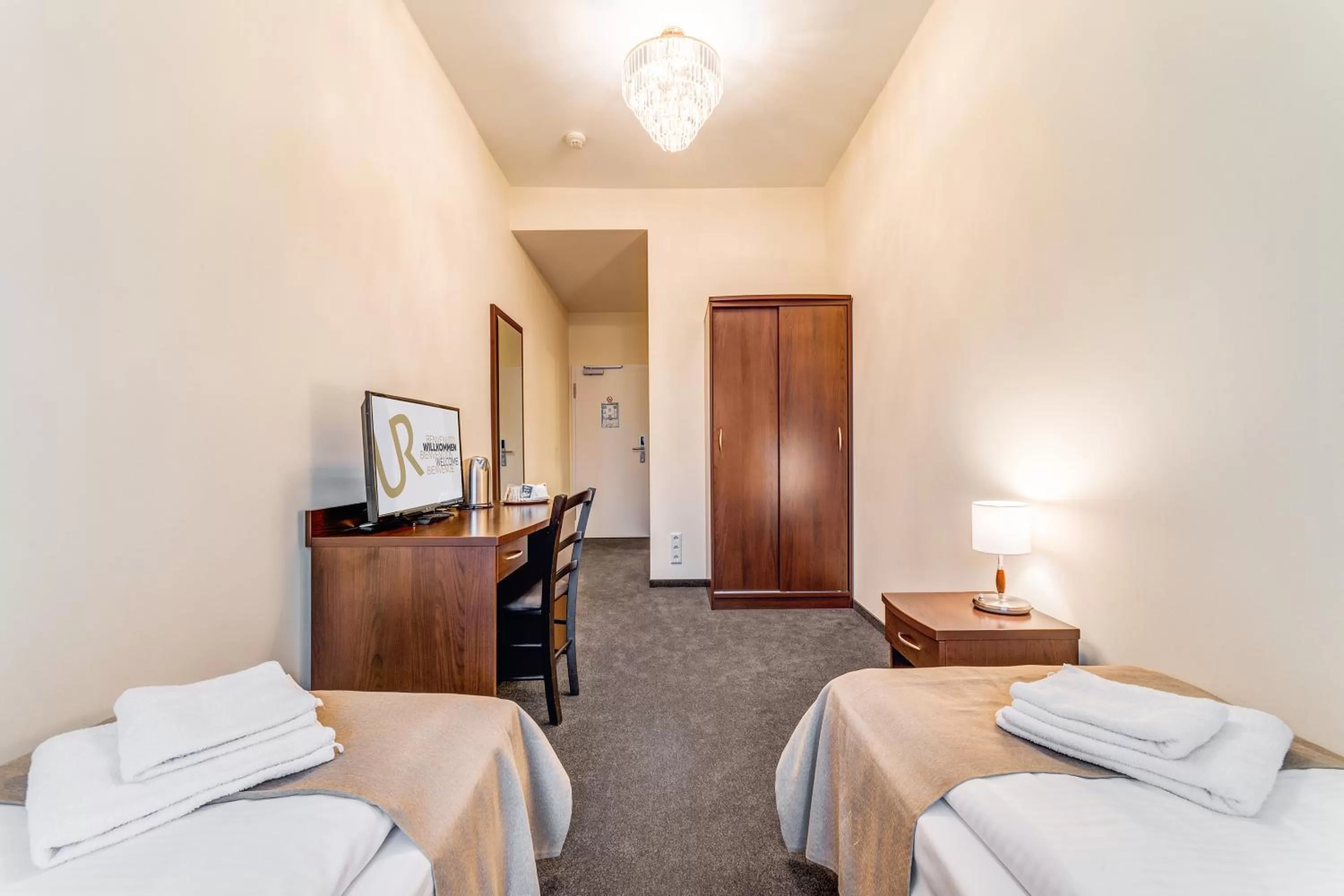 TV and multimedia, Bed in Upper Room Hotel Kurfürstendamm