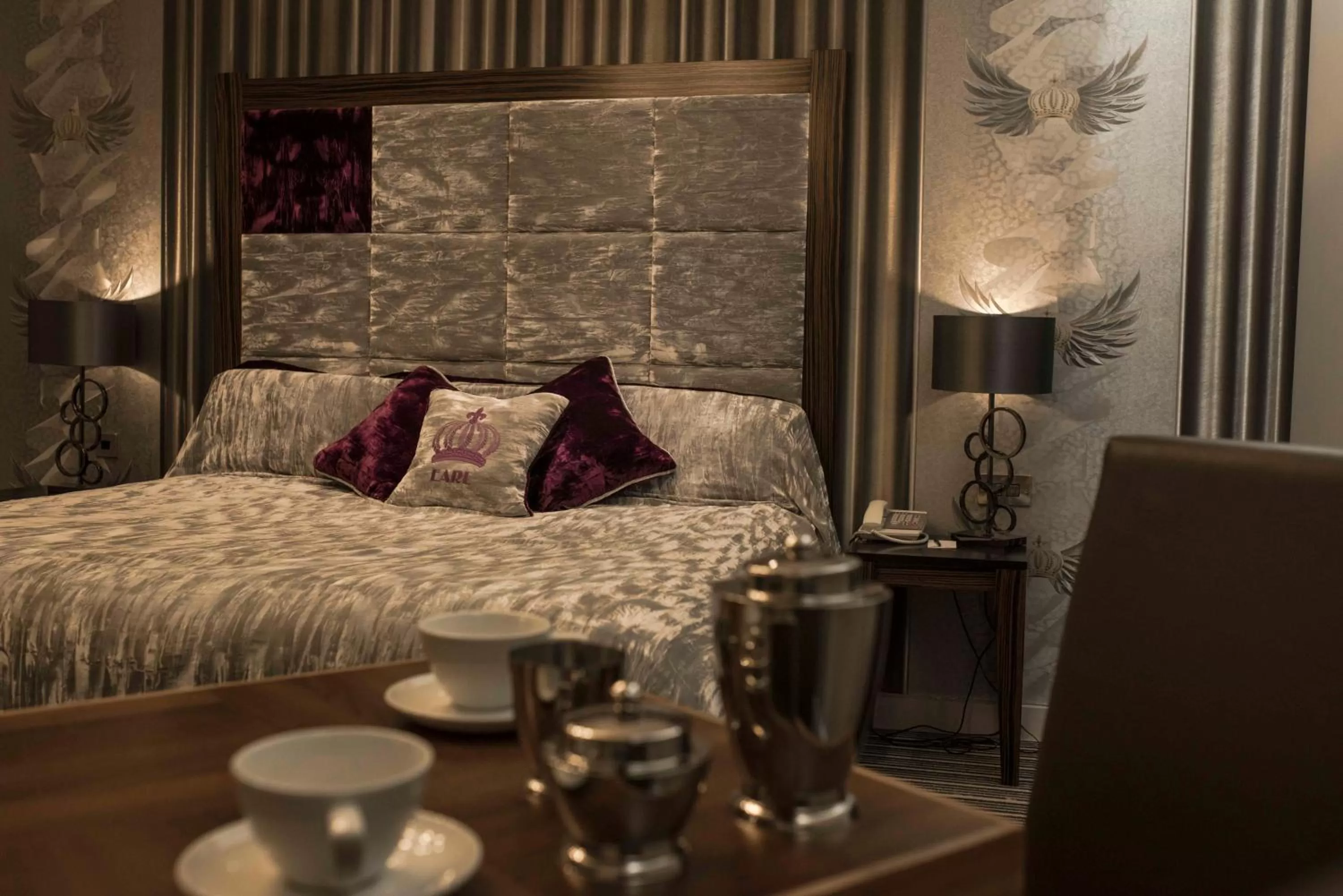 Bed in Earl Of Doncaster Hotel