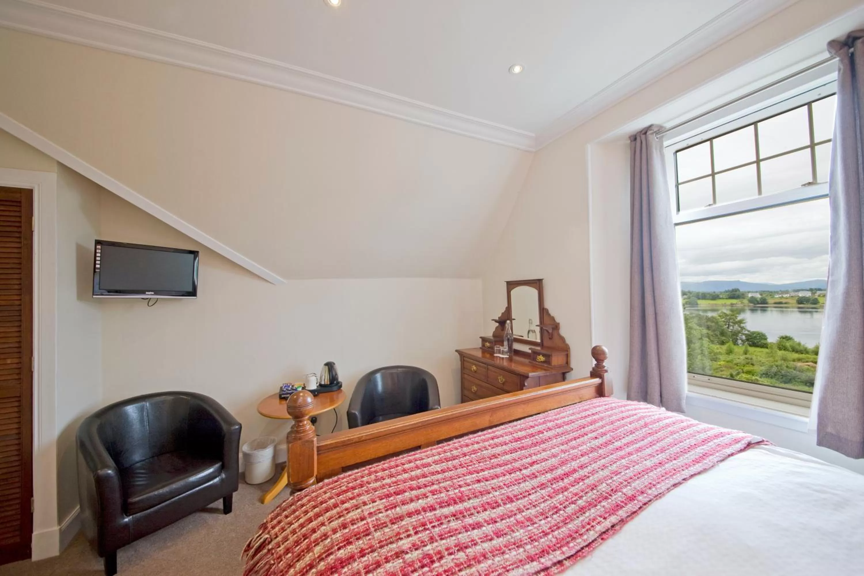 Sea view, Bed in Falls of Lora Hotel