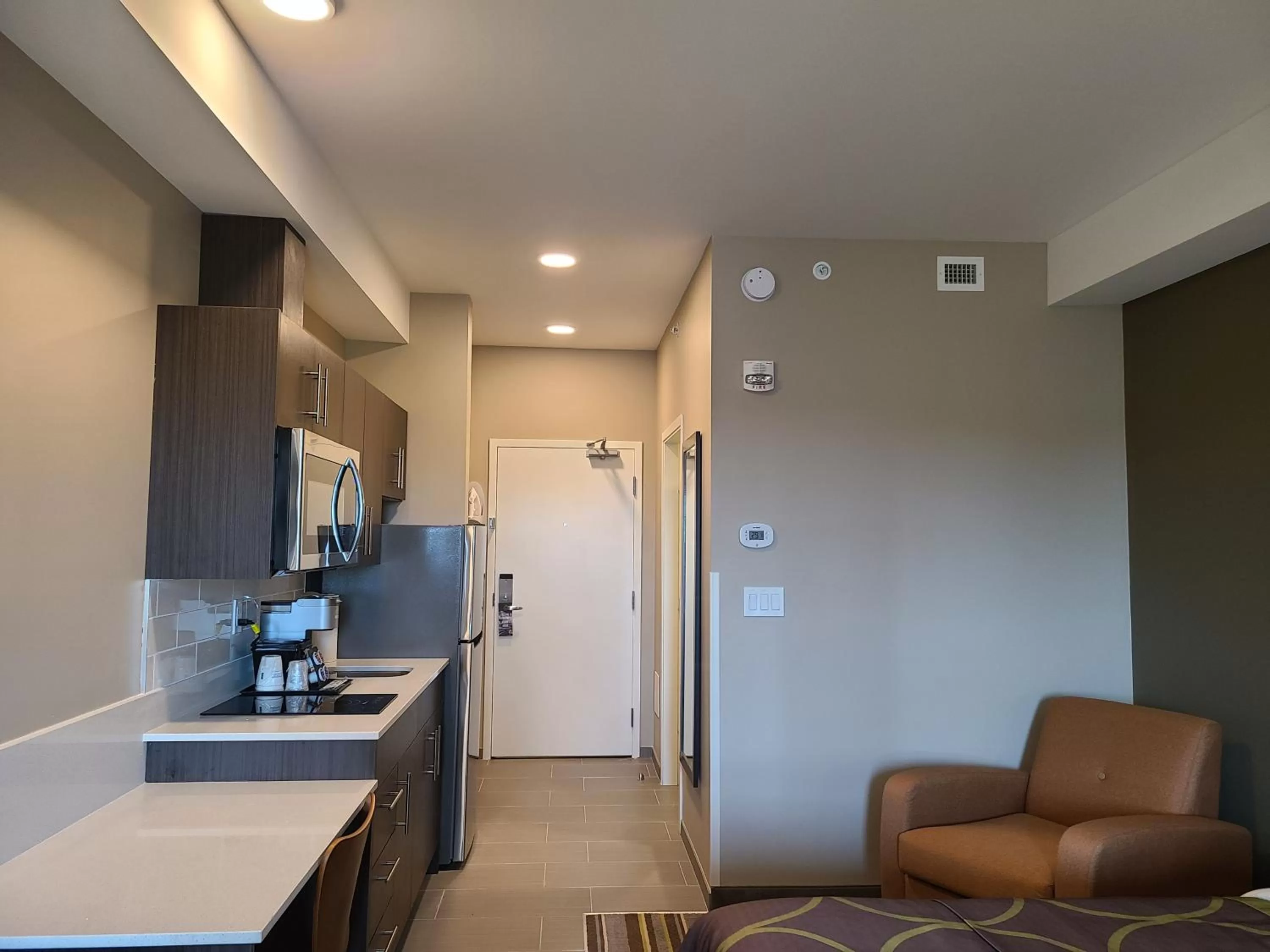 Super 8 by Wyndham Thompson