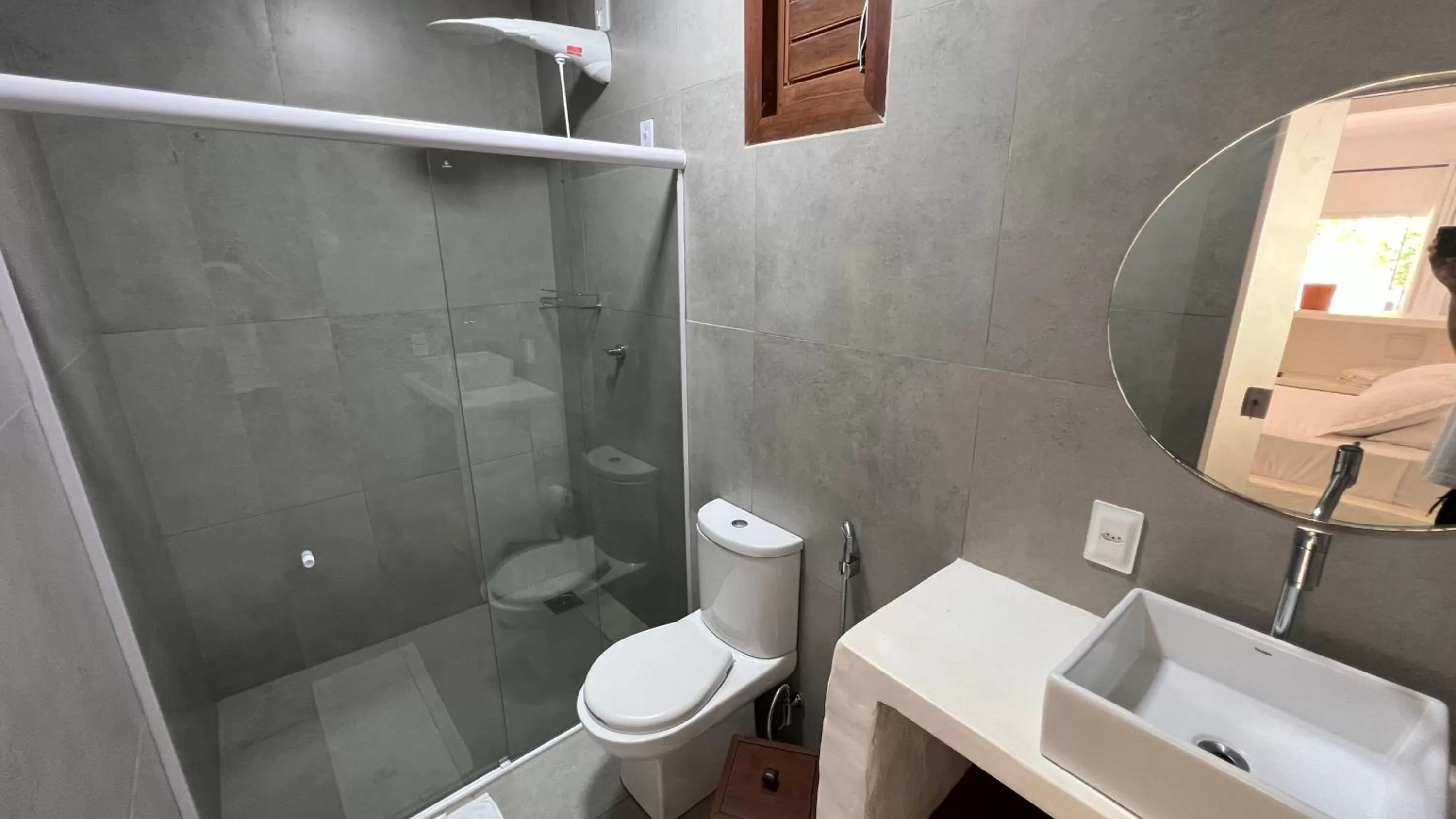 Shower in Aki Pousada