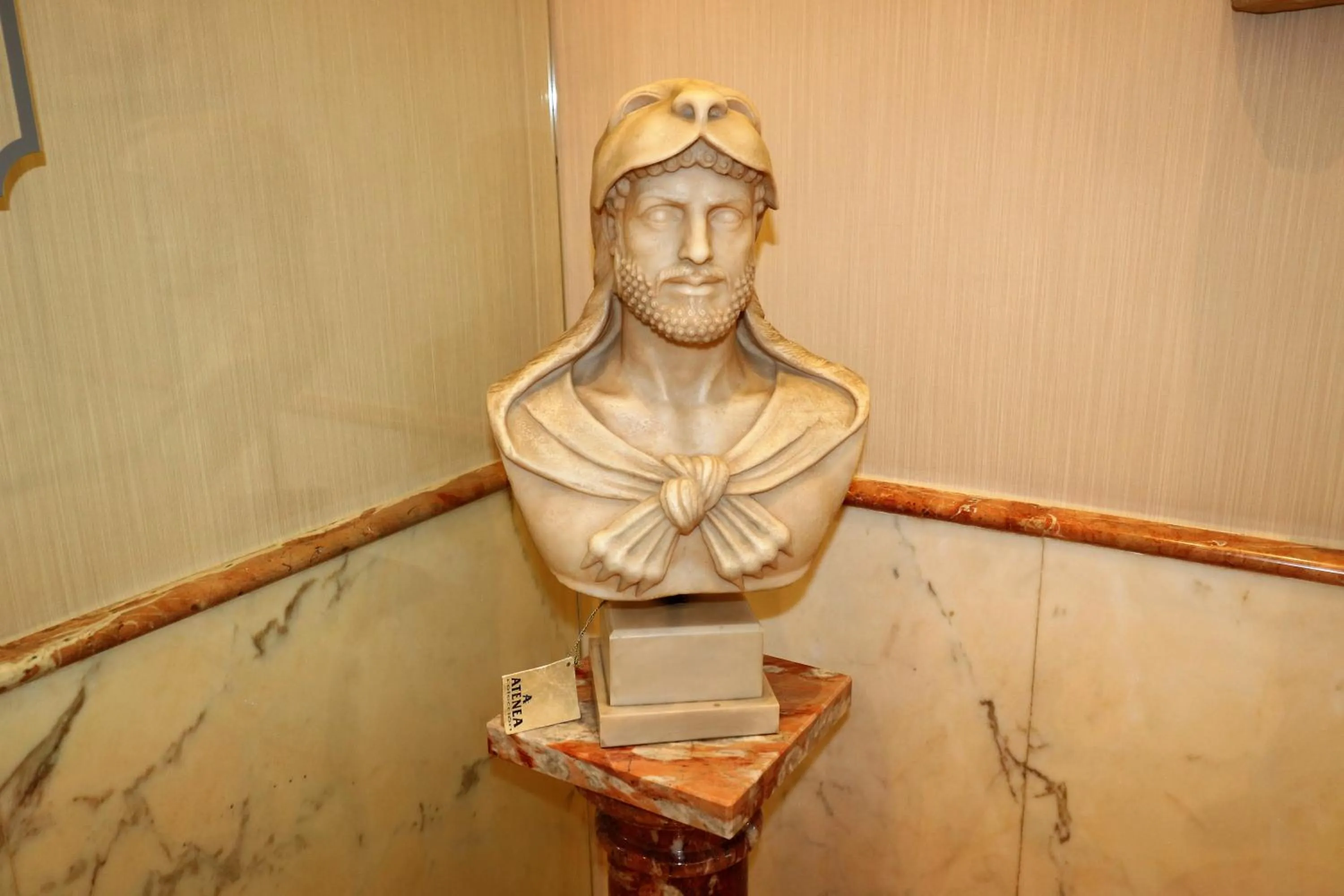 Decorative detail in Hostal Hispano - Argentino Gran Vía