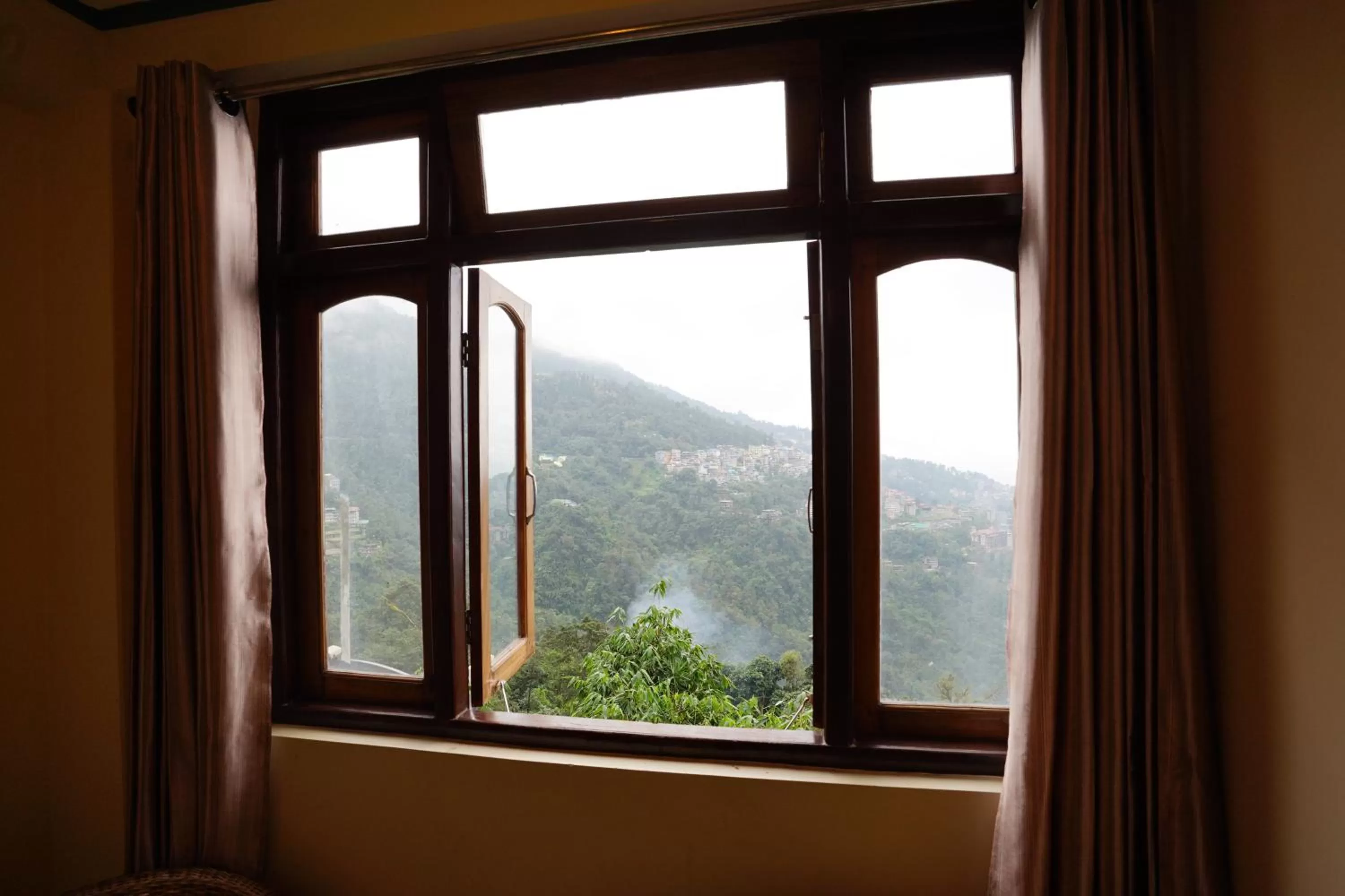 TV and multimedia, Mountain View in Hotel White Lotus Gangtok