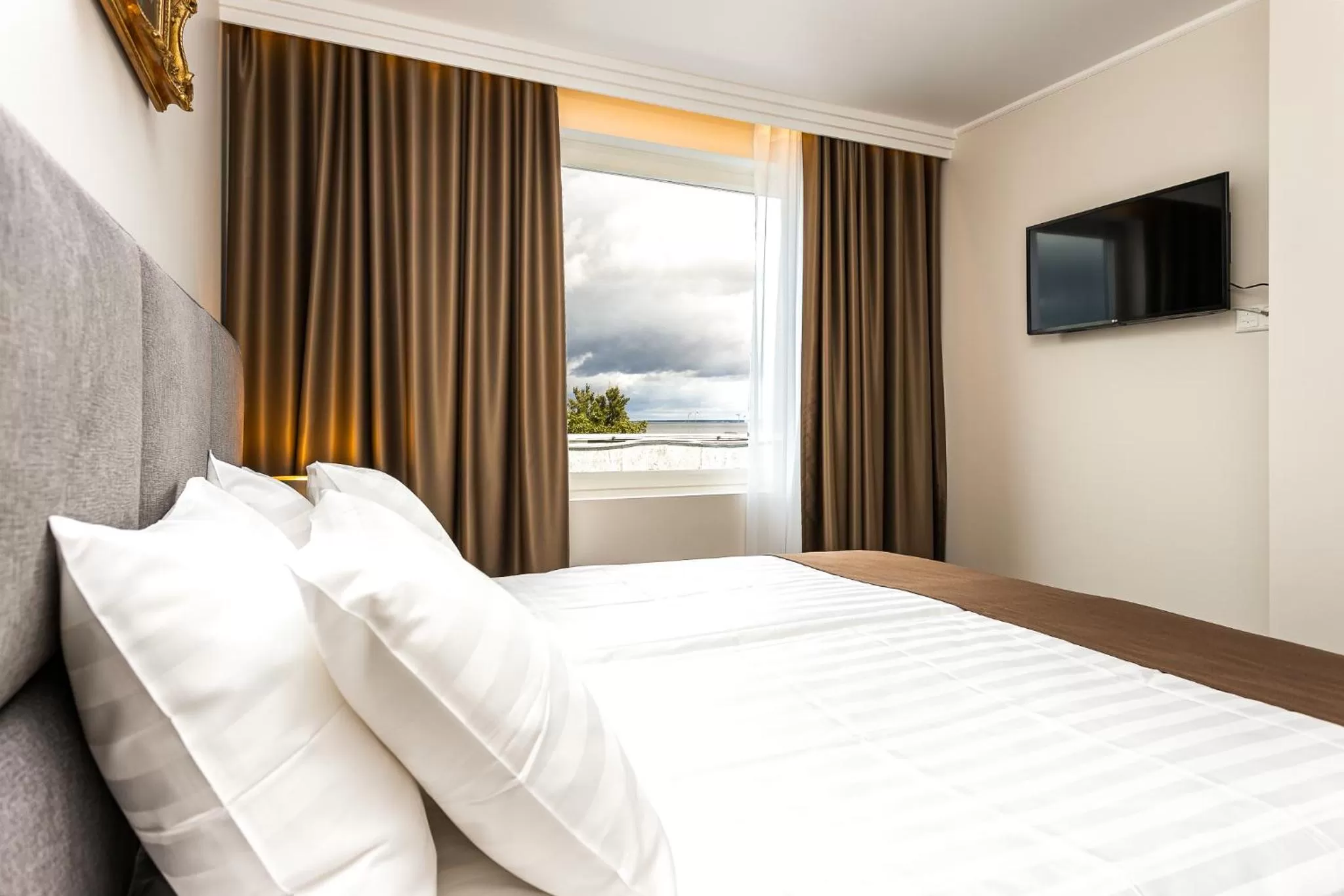 Bedroom, Bed in Adoryal Hotell