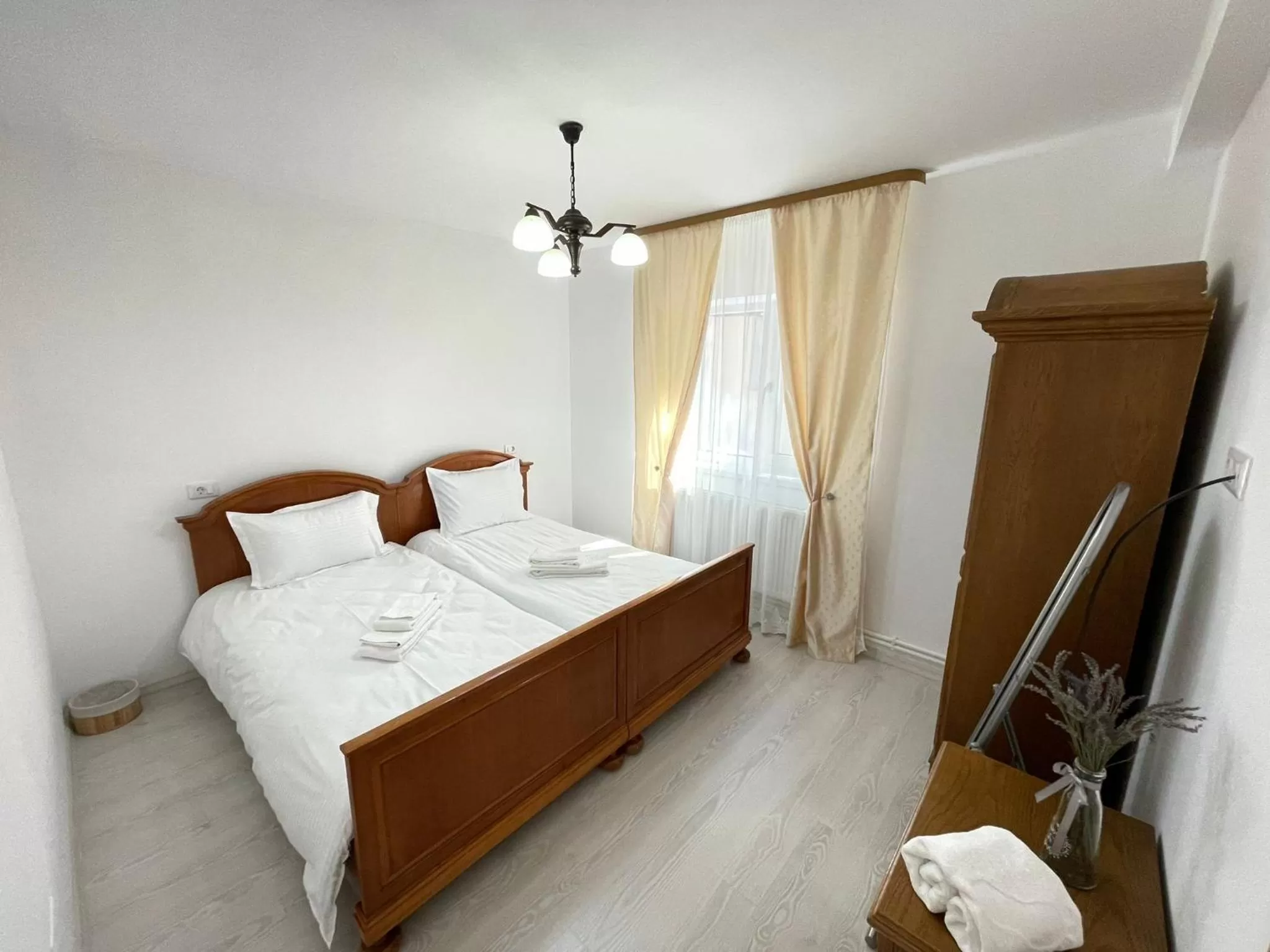 Bed in Cazare apartamente LAVI-TOUR Tg Neamț