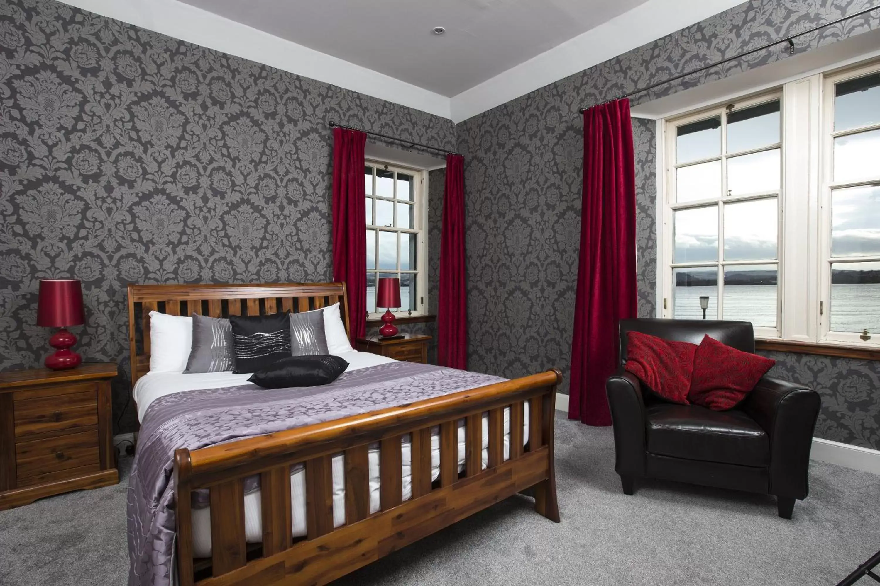 Deluxe Double Room with Sea View in North Kessock Hotel Deluxe Double Room with Sea View in North Kessock Hotel