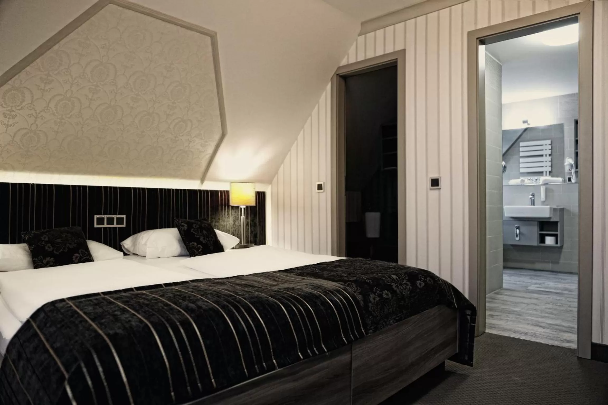 Photo of the whole room, Bed in Konsumhotel Dorotheenhof Weimar