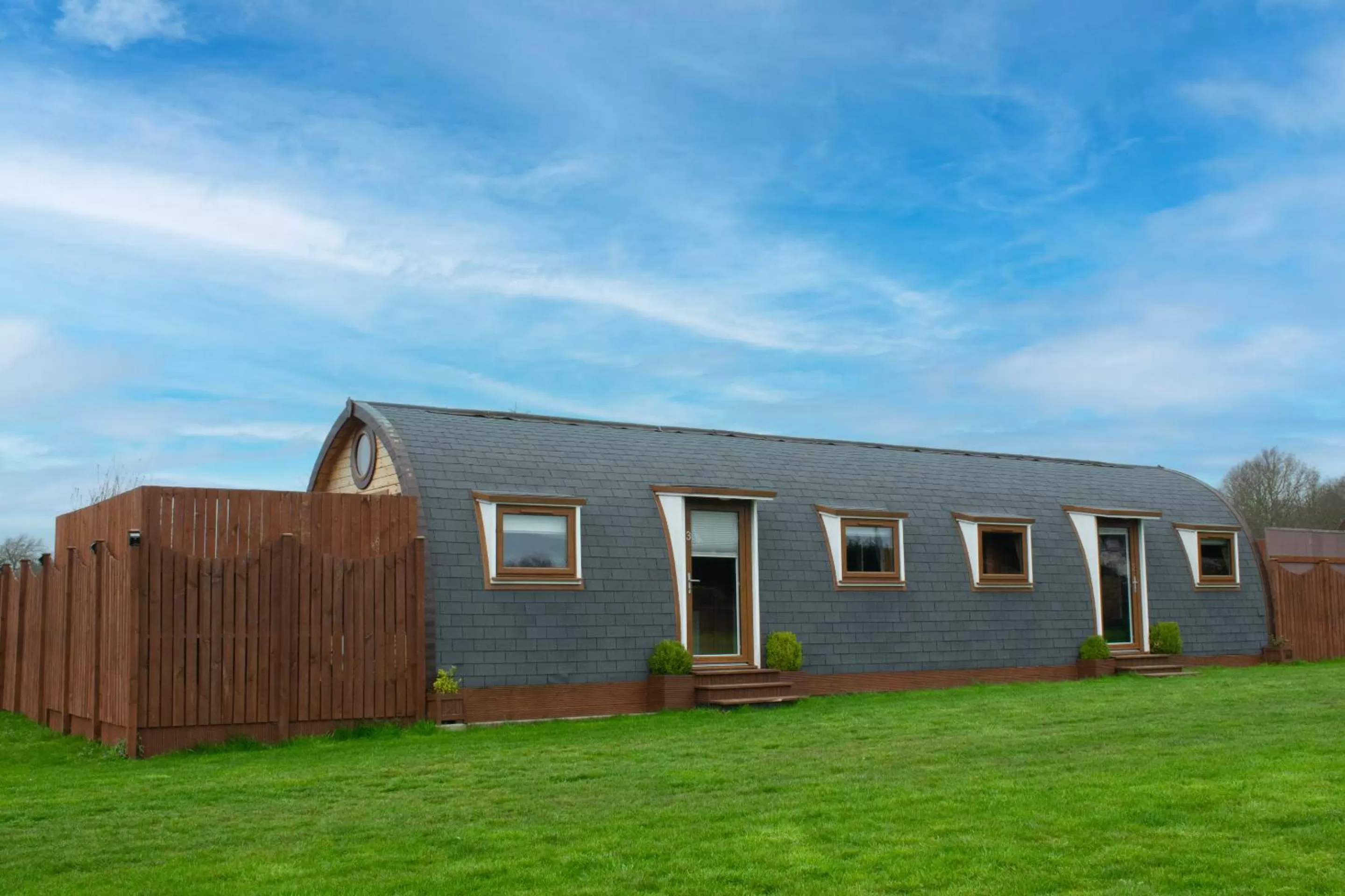 Facade/entrance in Dragons Den