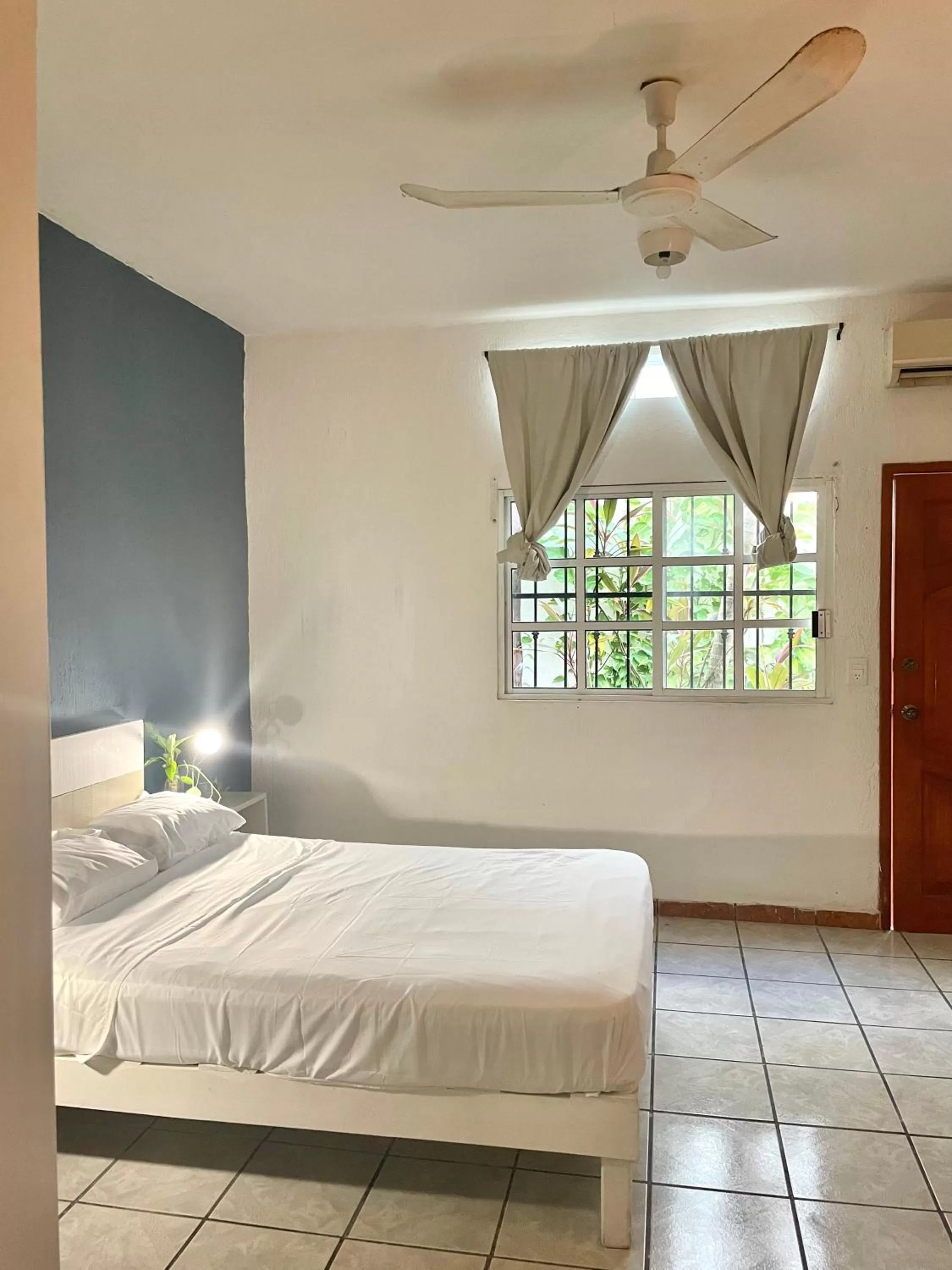 Photo of the whole room, Bed in Anana Coliving