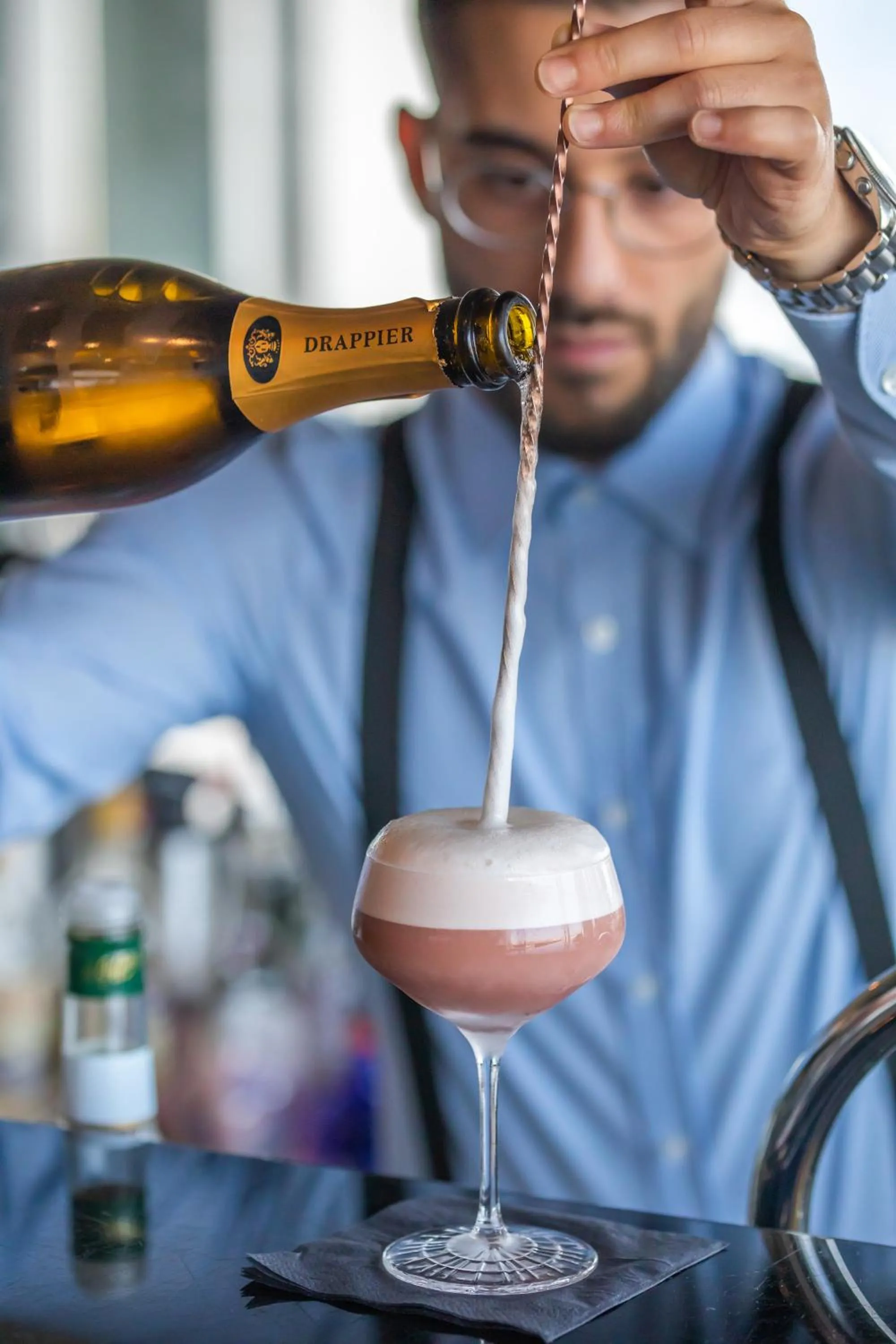 Lounge or bar in INNSiDE by Meliá Frankfurt Eurotheum