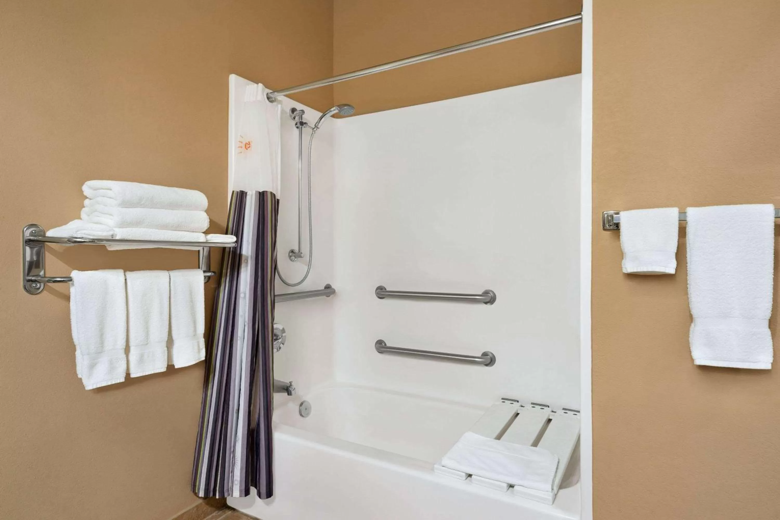 Bathroom in La Quinta by Wyndham Trinidad