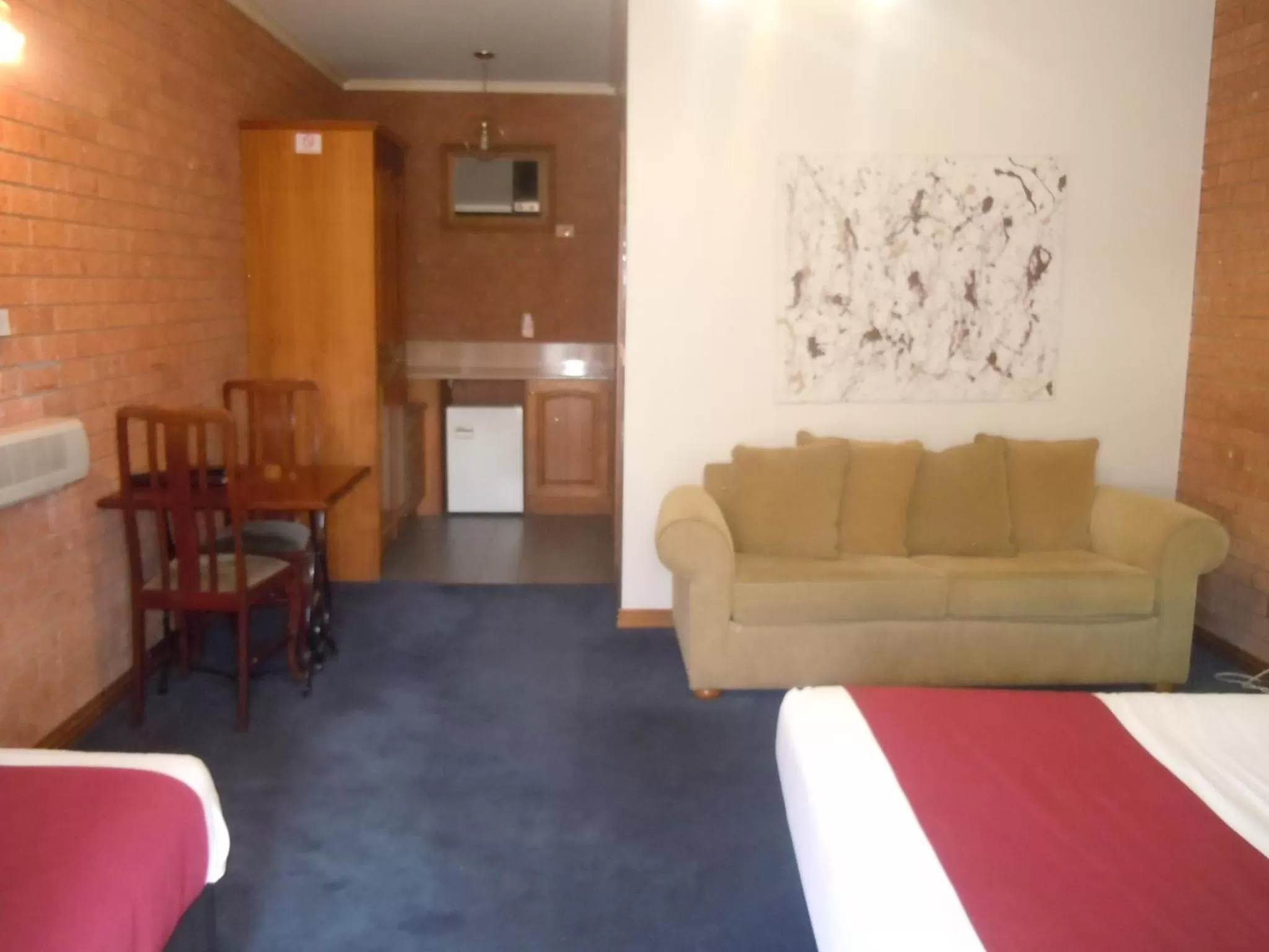 Photo of the whole room, Bed in Central Springs Inn