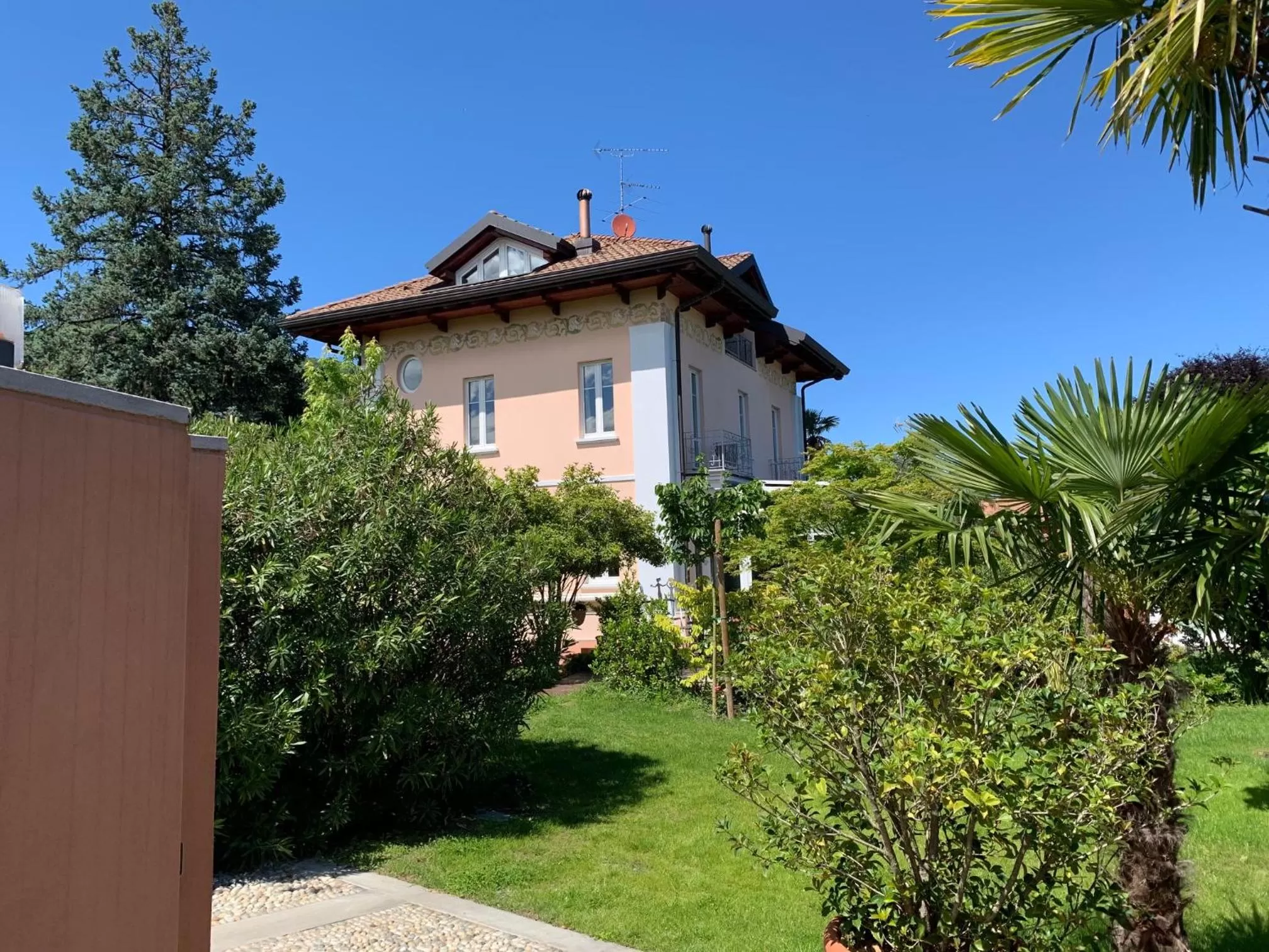 Facade/entrance in CASABELLA-LAGO MAGGIORE