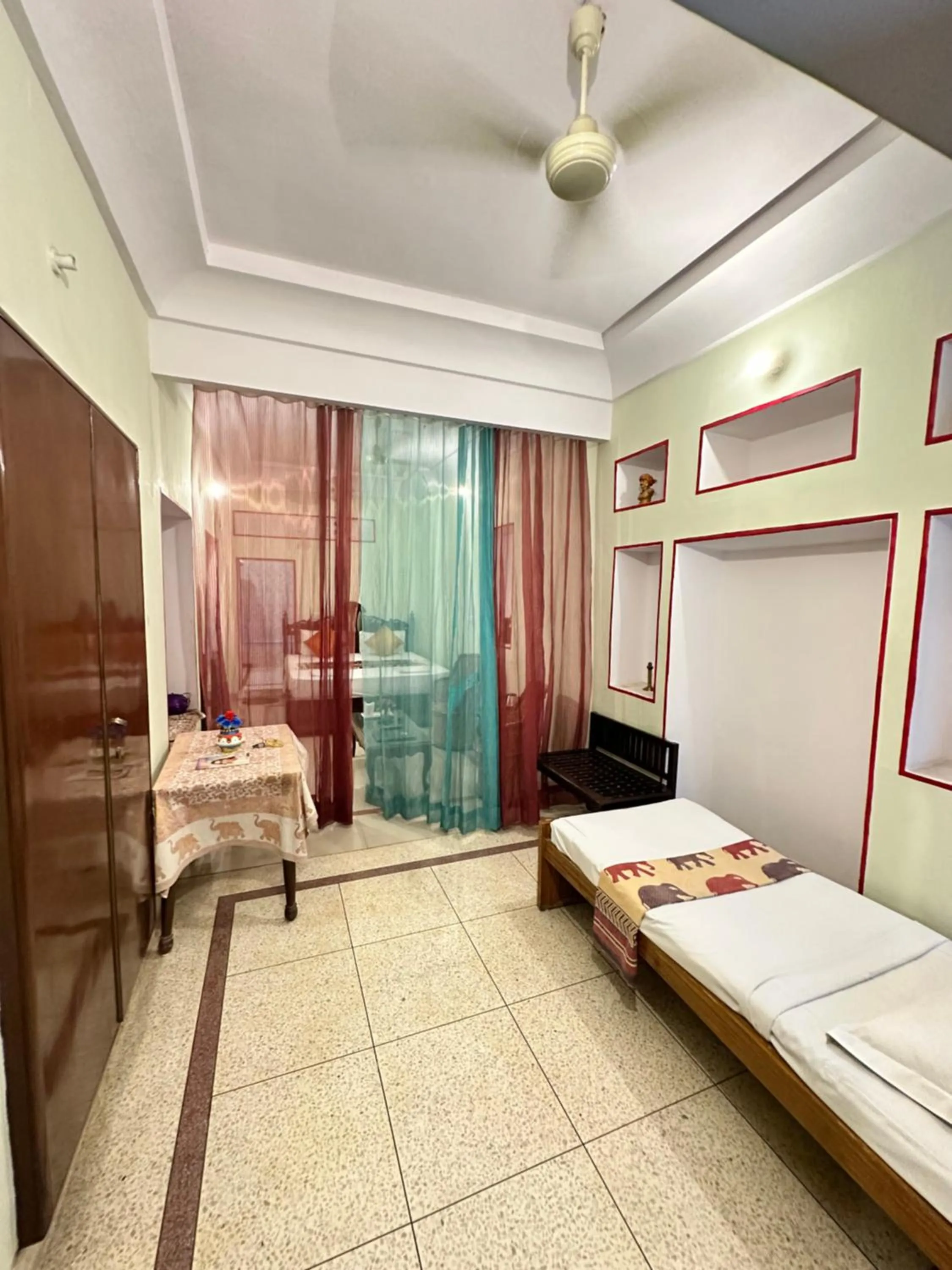 Bed in Rawla Mrignayani Palace