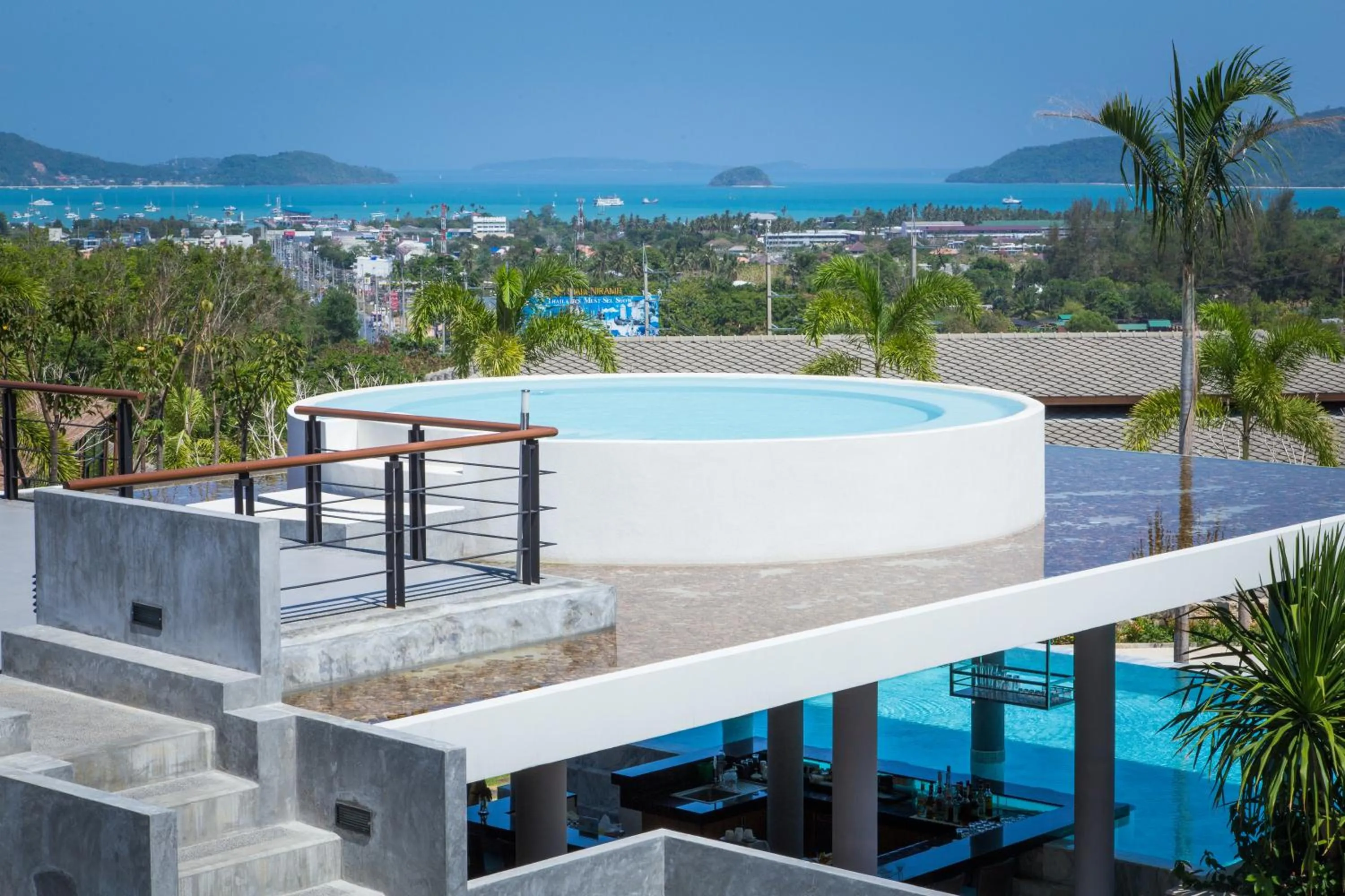 Swimming pool in Chalong Chalet Resort