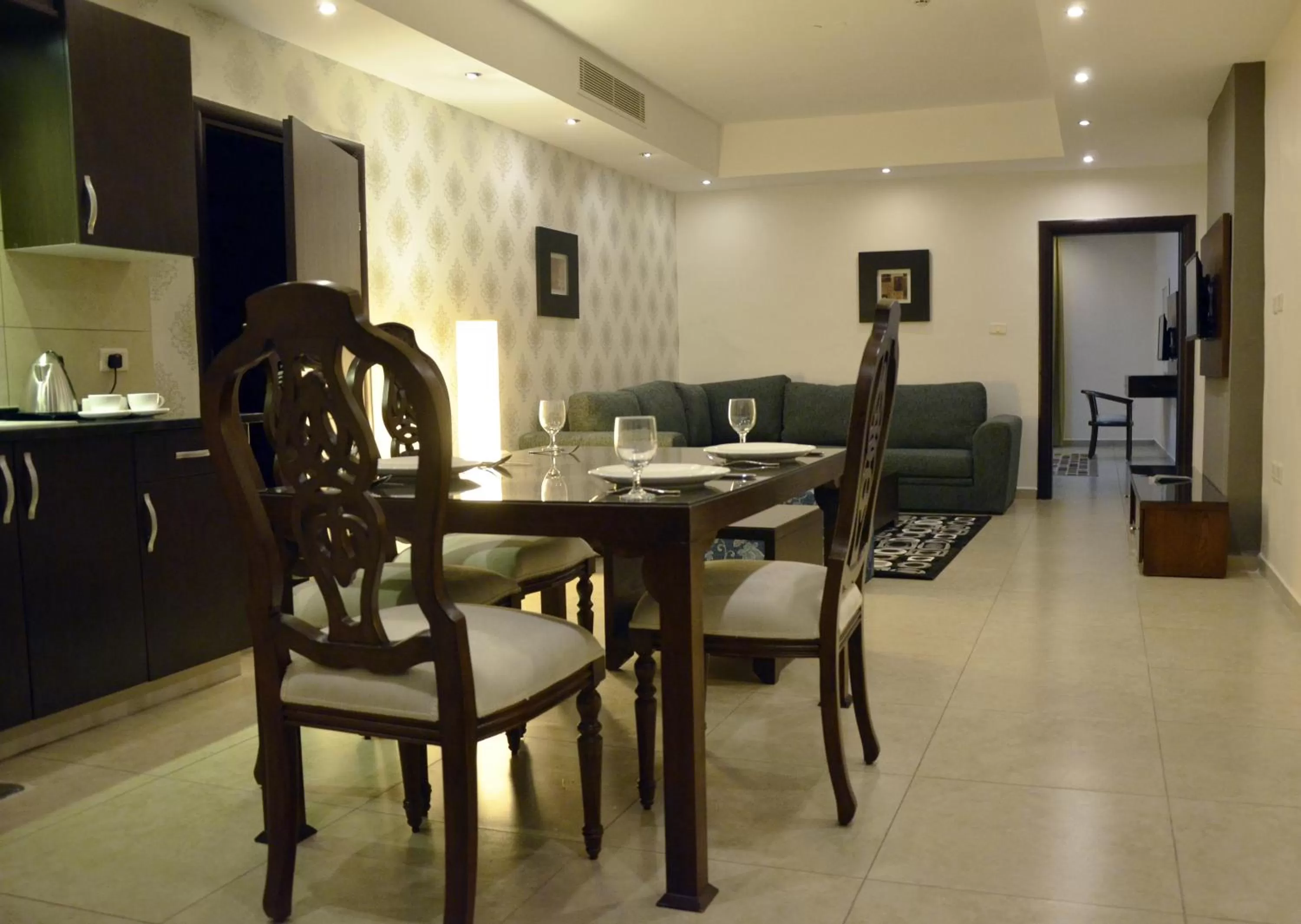 Dining area in City Rose Hotel Suites
