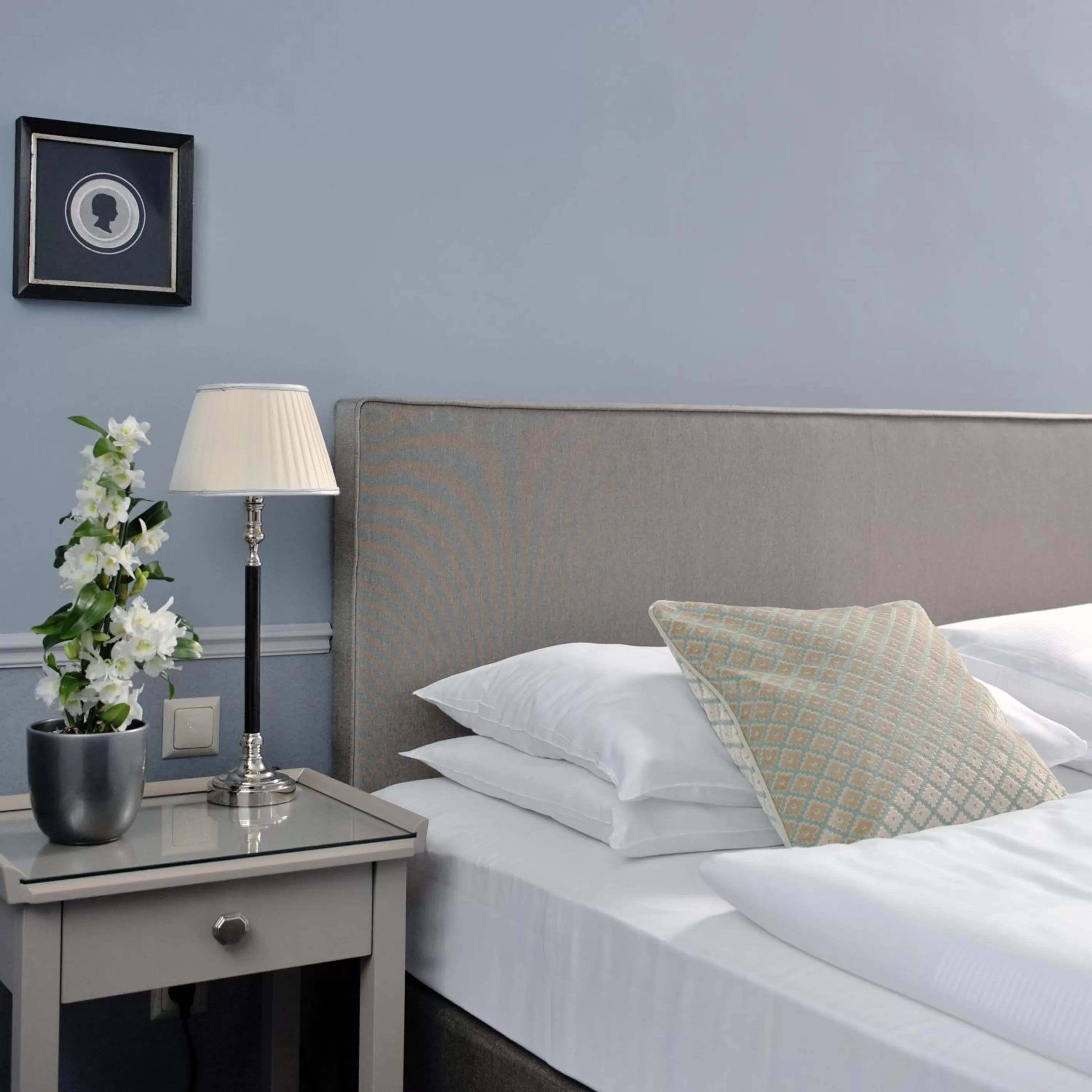 Bed in Hotel Kärntnerhof