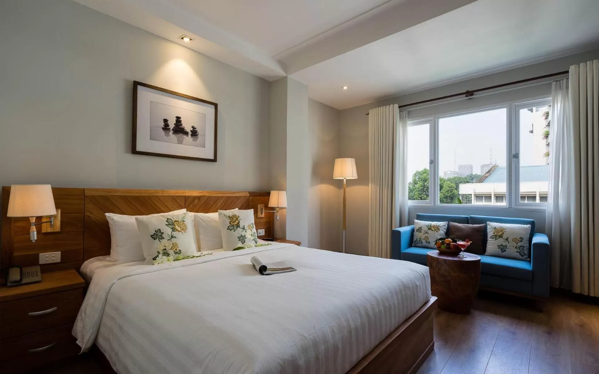 View (from property/room), Bed in Silverland Yen Hotel