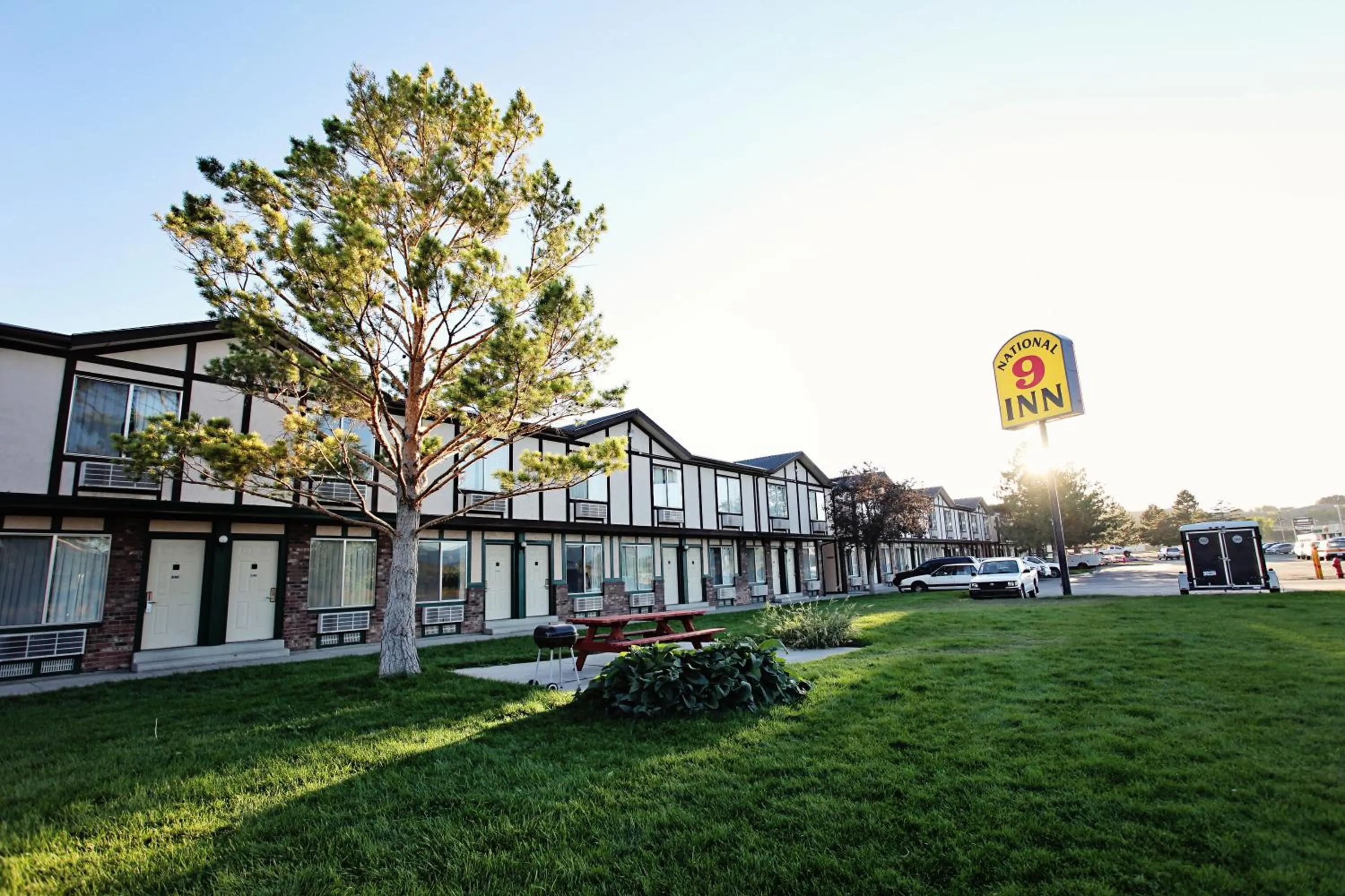 Facade/entrance in National 9 Inn Price