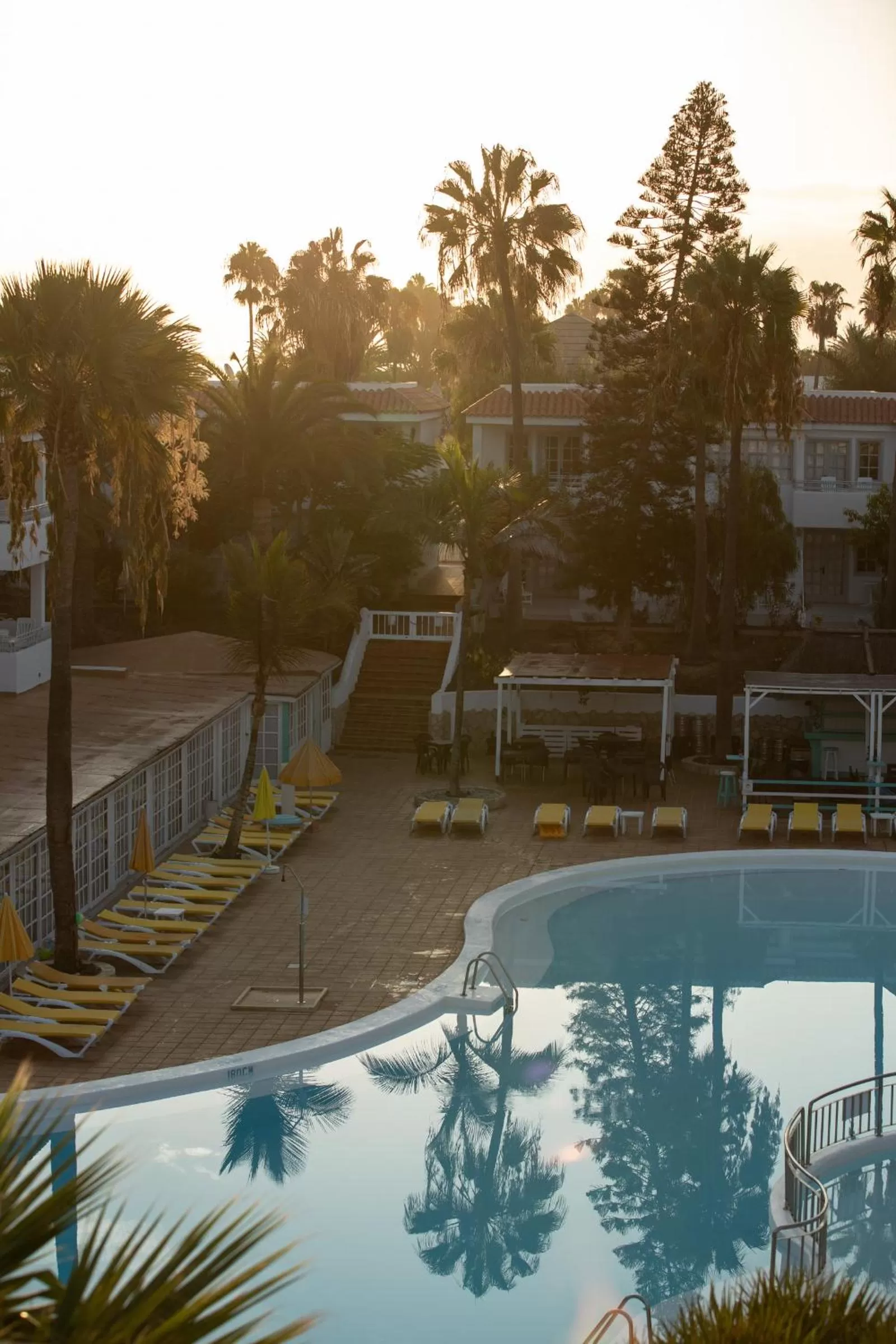 Pool view in Fuentepark Apartments