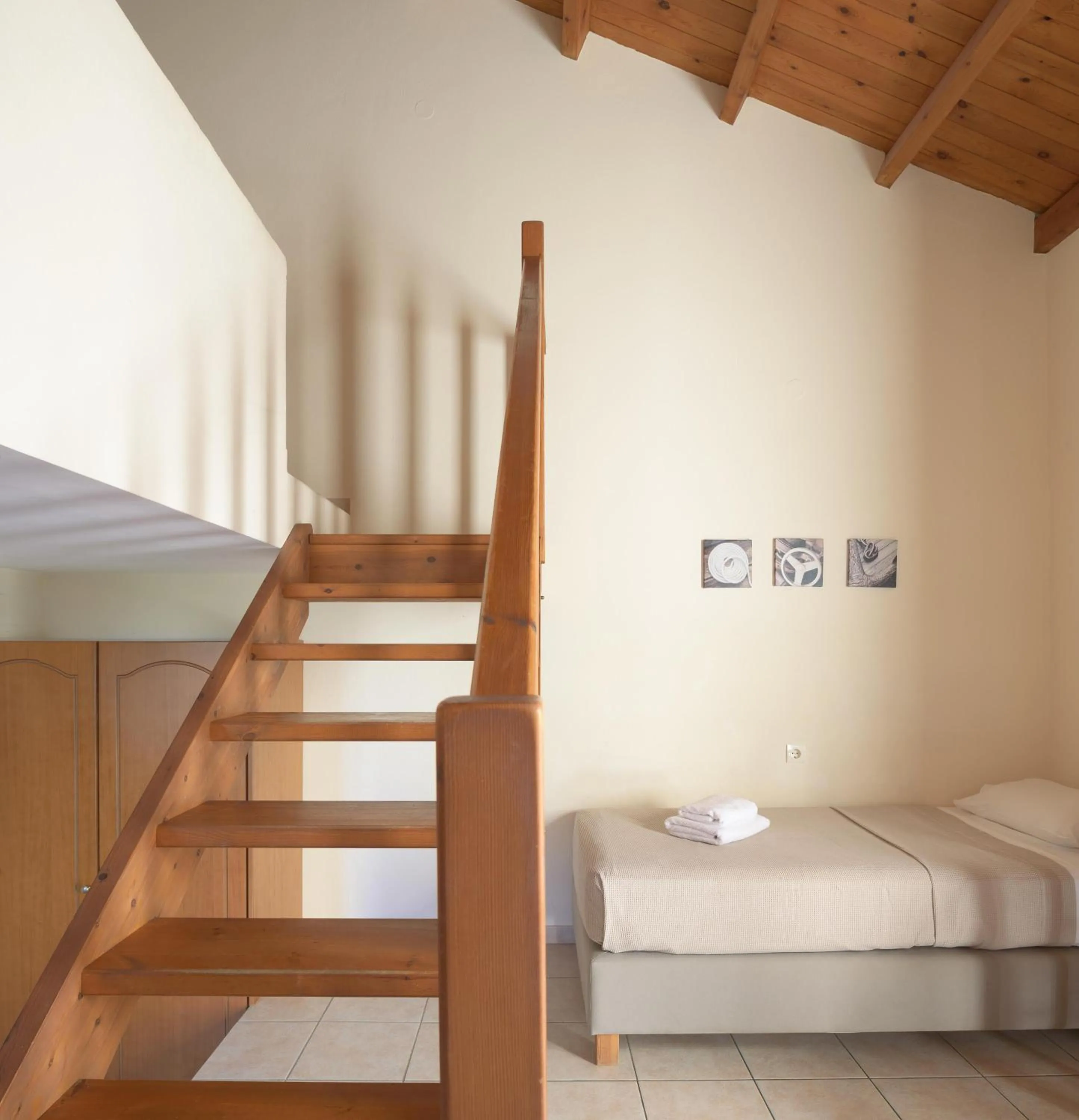 Photo of the whole room, Bed in Asterias Village