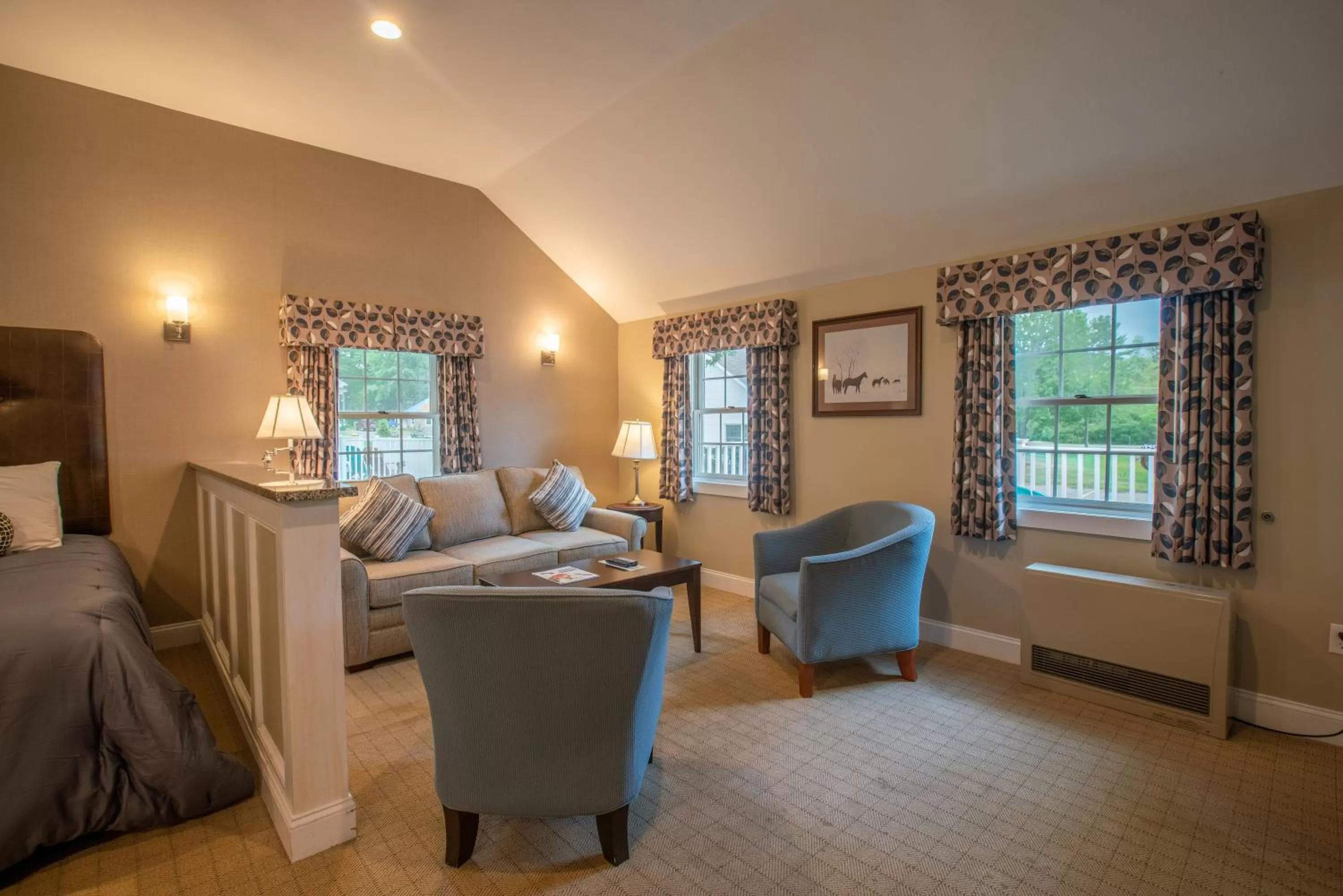 Bed in New England Inn & Lodge