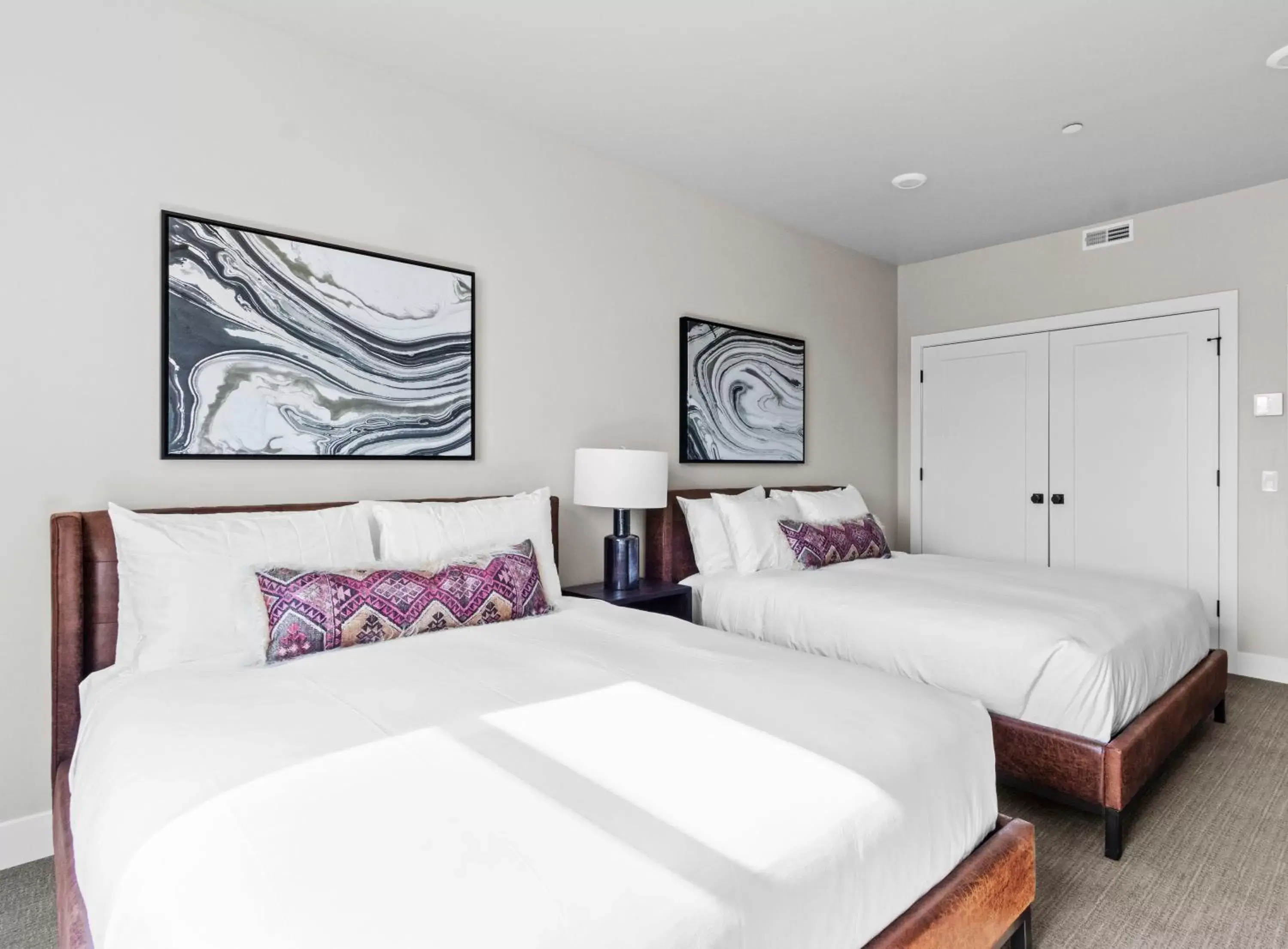 Queen Room with Two Queen Beds in Black Rock Mountain Resort Queen Room with Two Queen Beds in Black Rock Mountain Resort