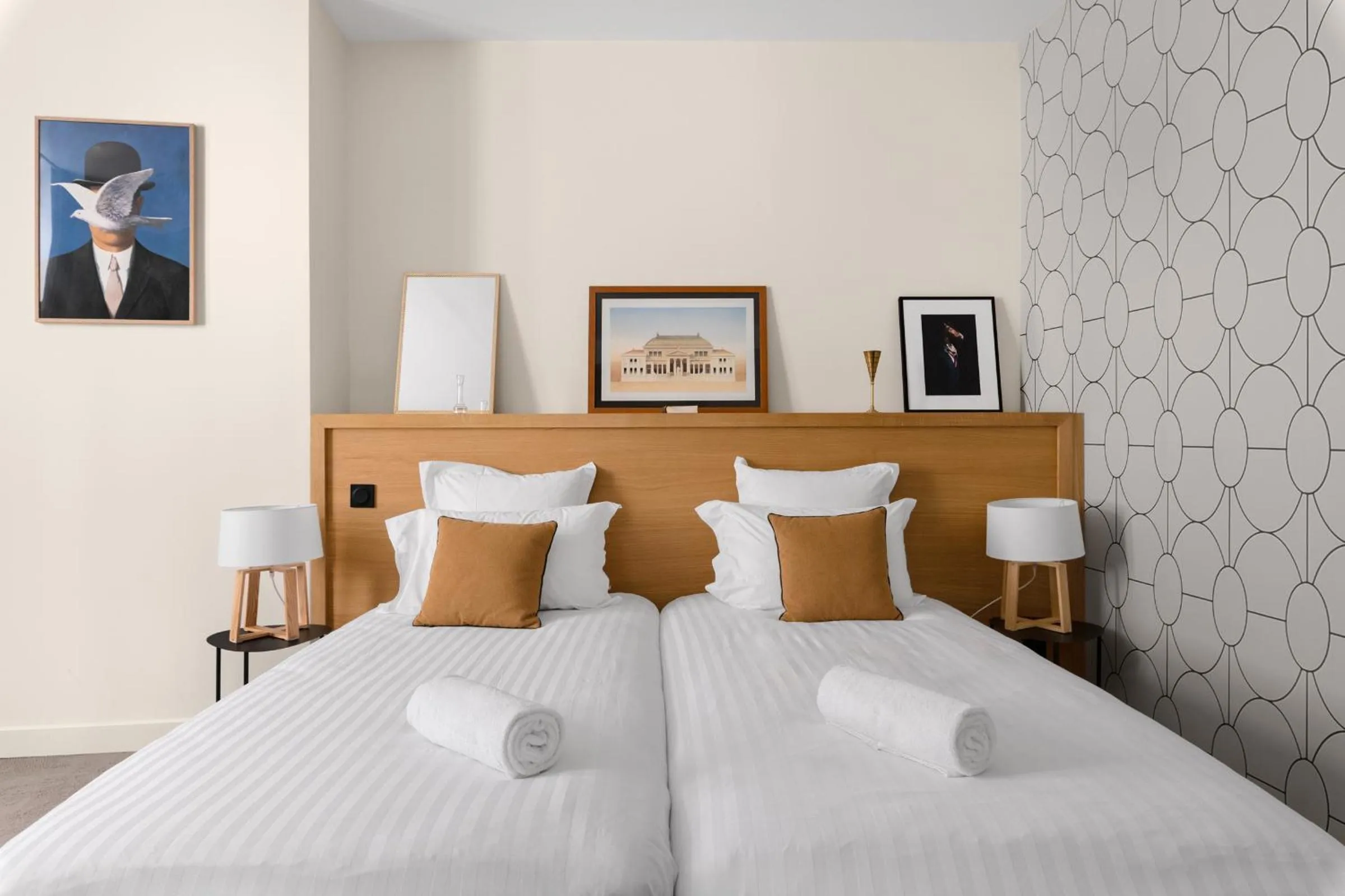 Bed in Le Phénix Hôtel