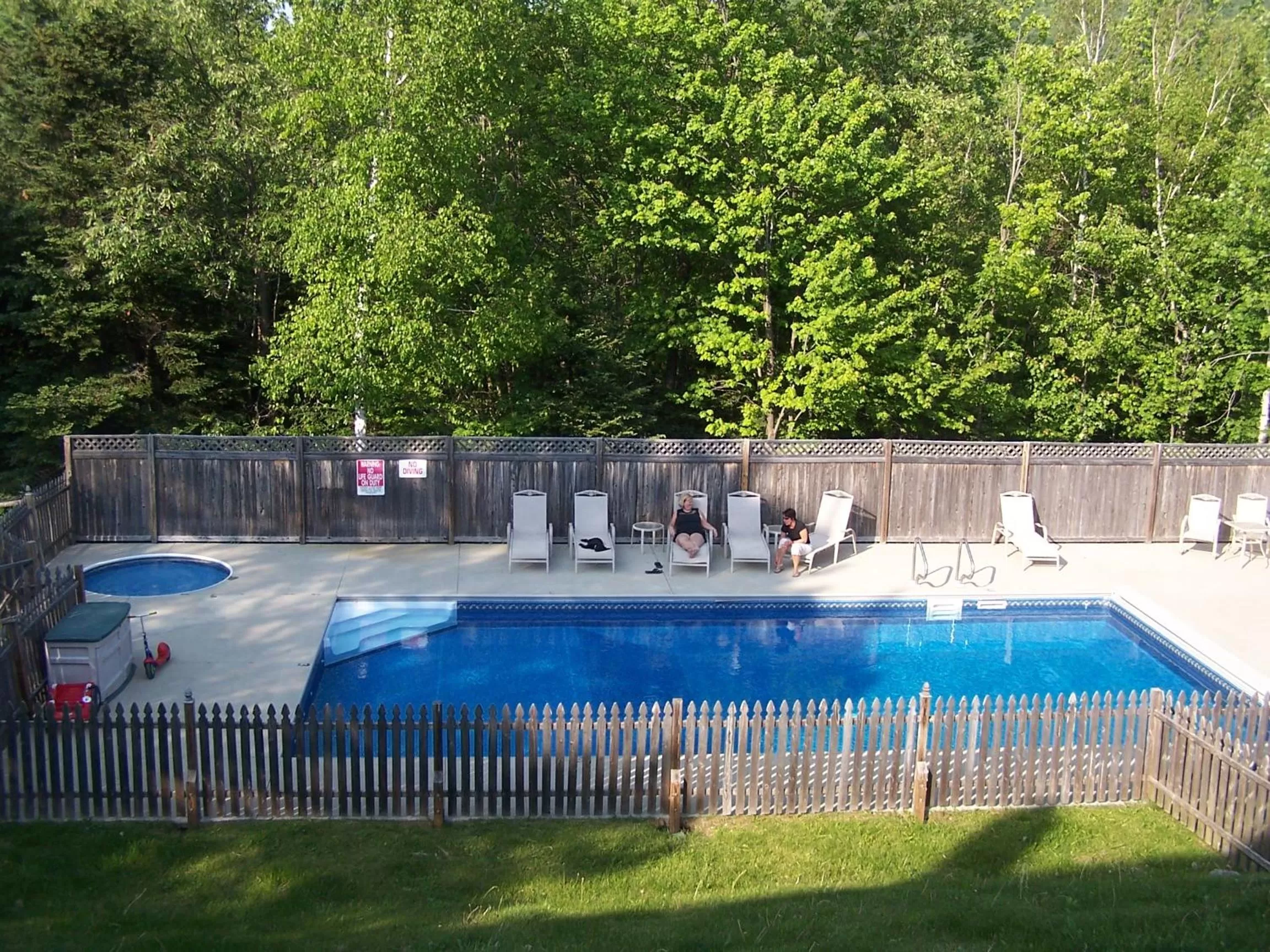 , Swimming Pool in Gray Ghost Inn