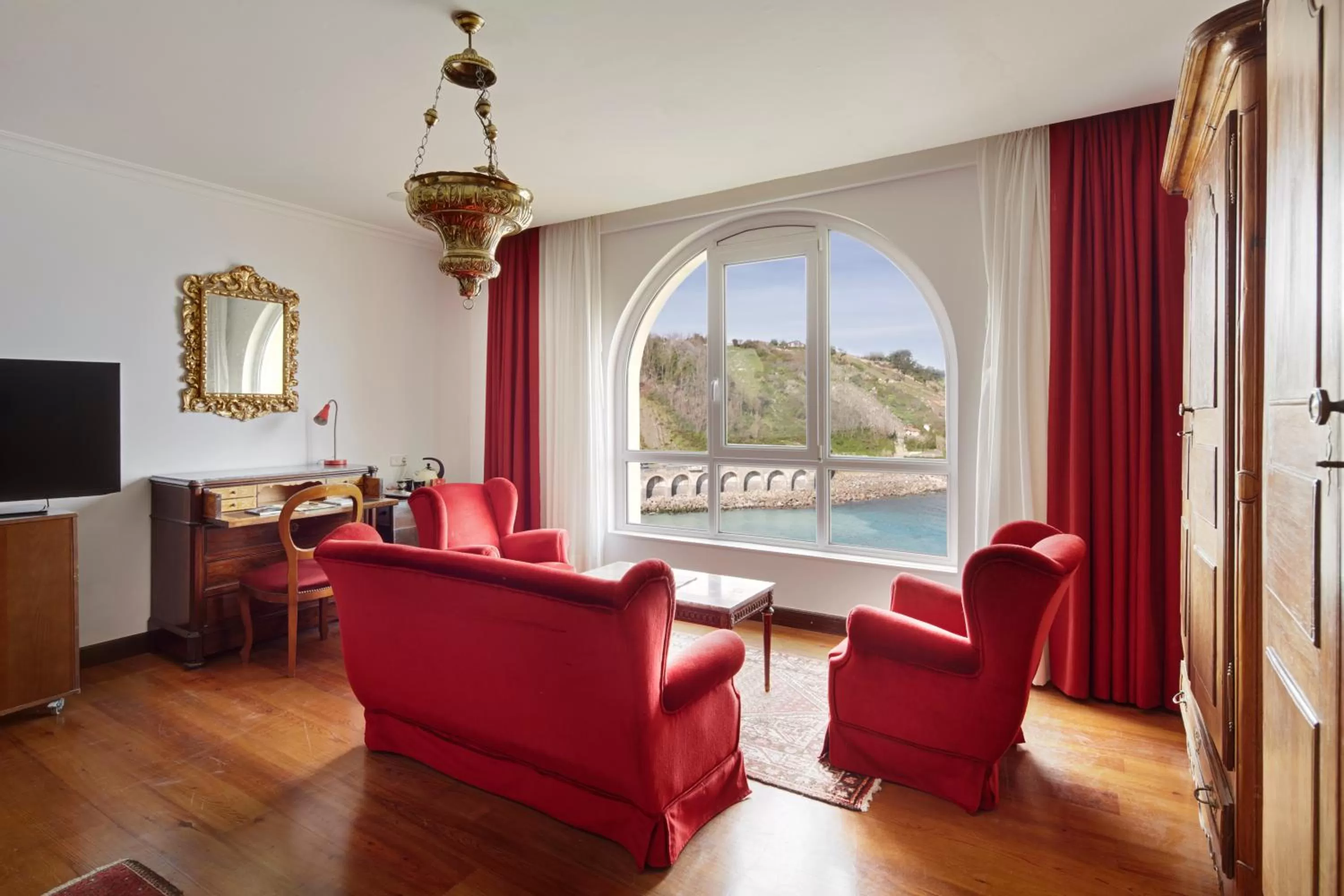 Living room in Saiaz Getaria Hotela
