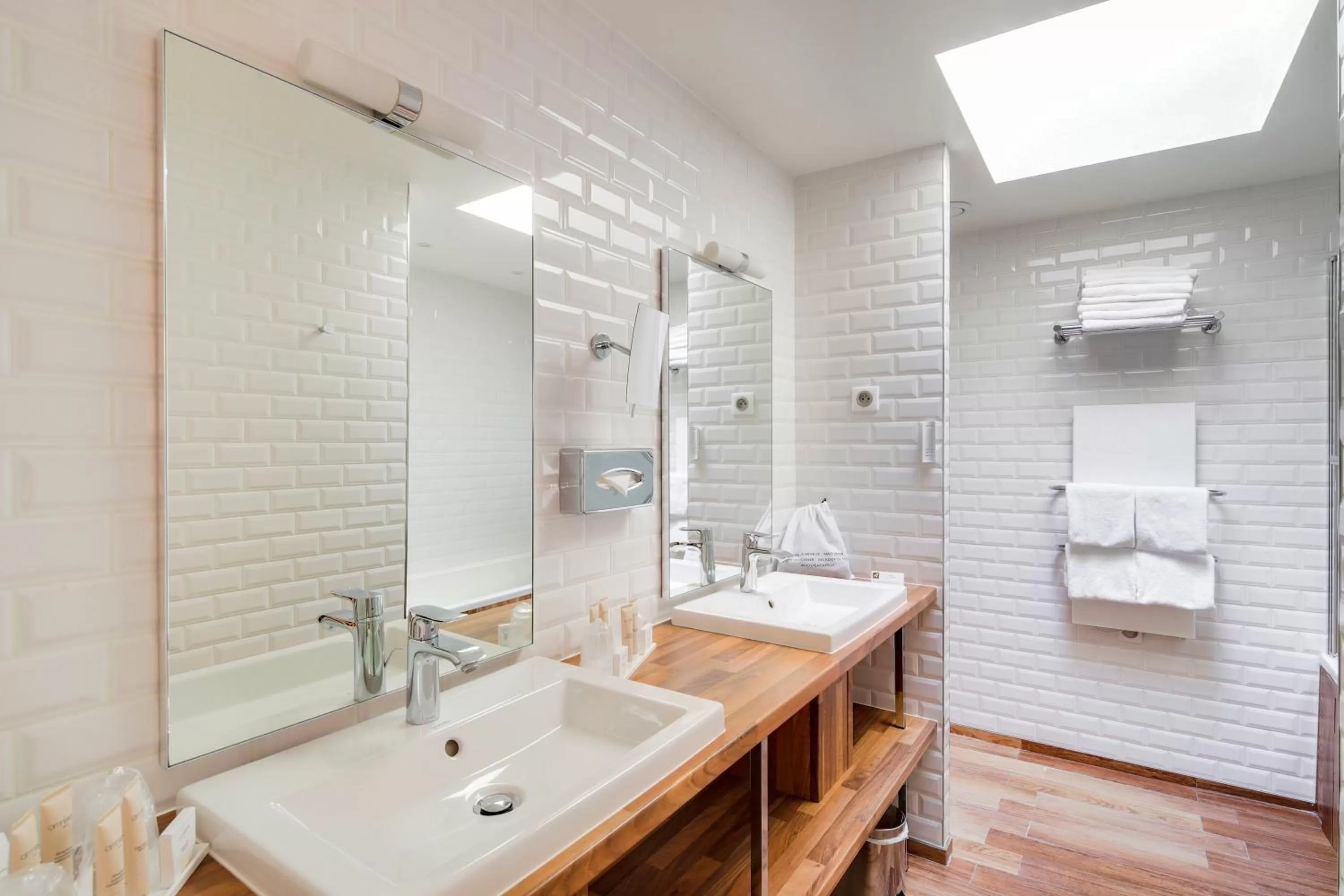 Bathroom in Hotel George - Astotel