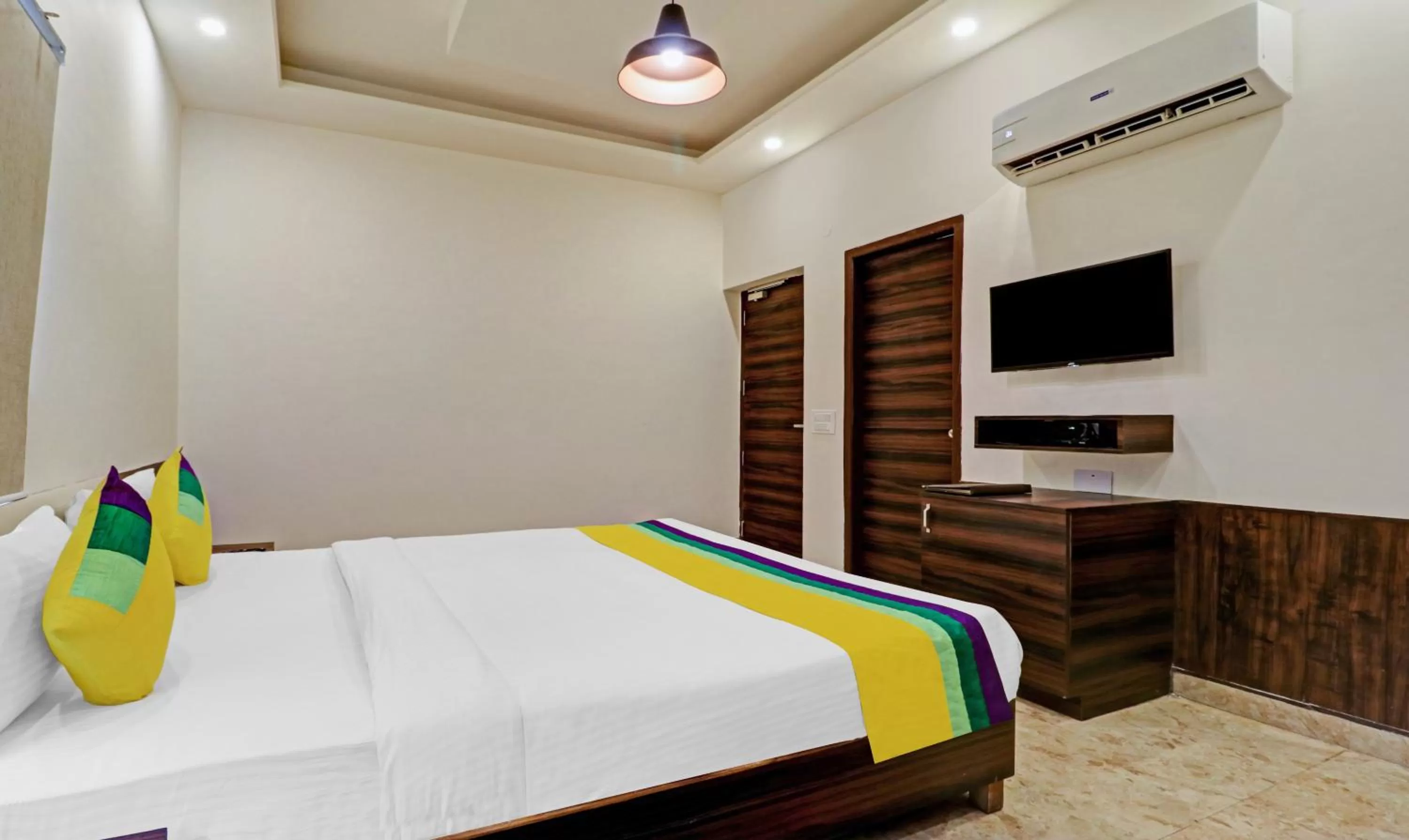 Bedroom, Bed in Itsy Hotels Jashan
