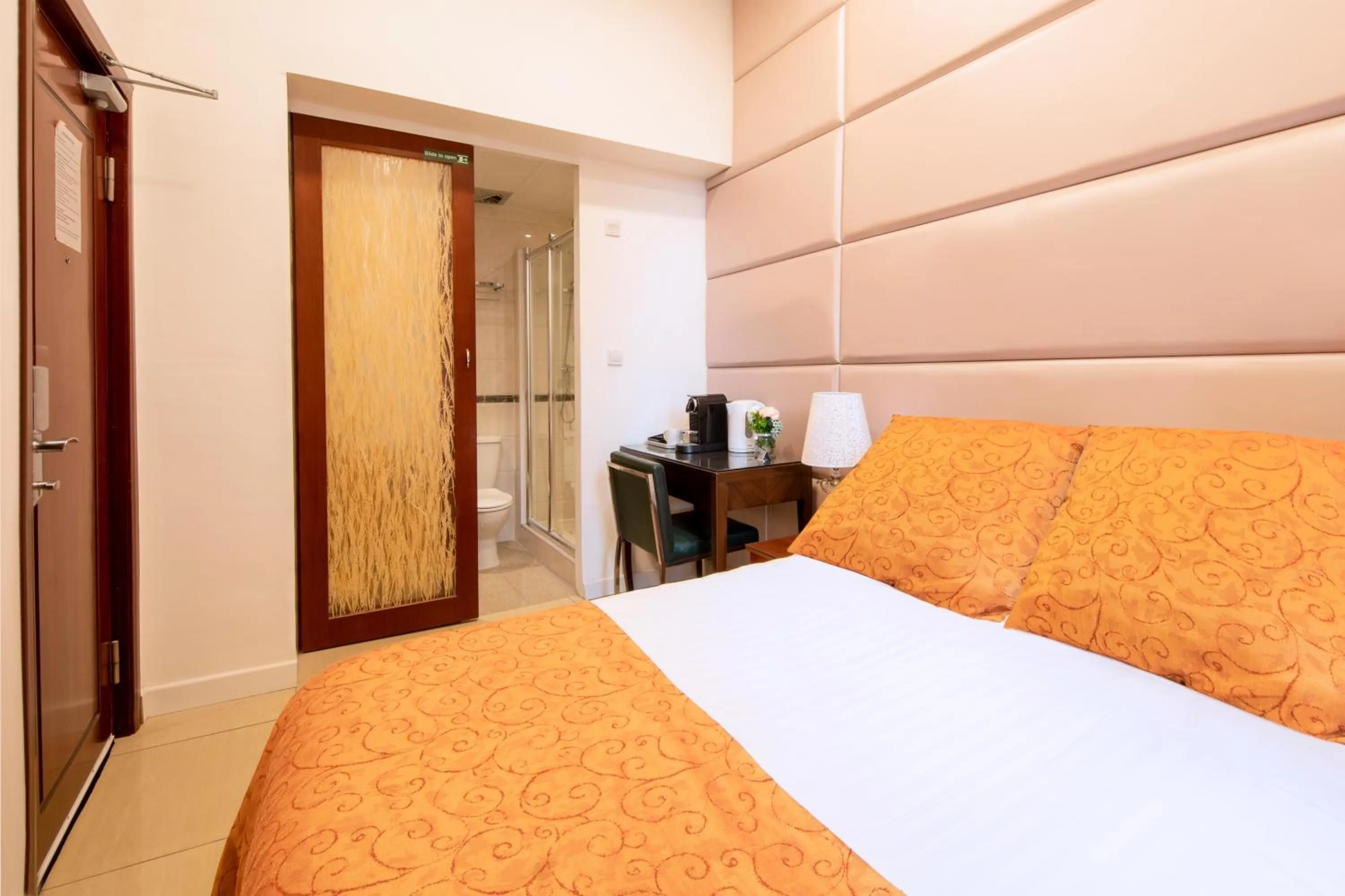 Bed in City Inn Russell Square