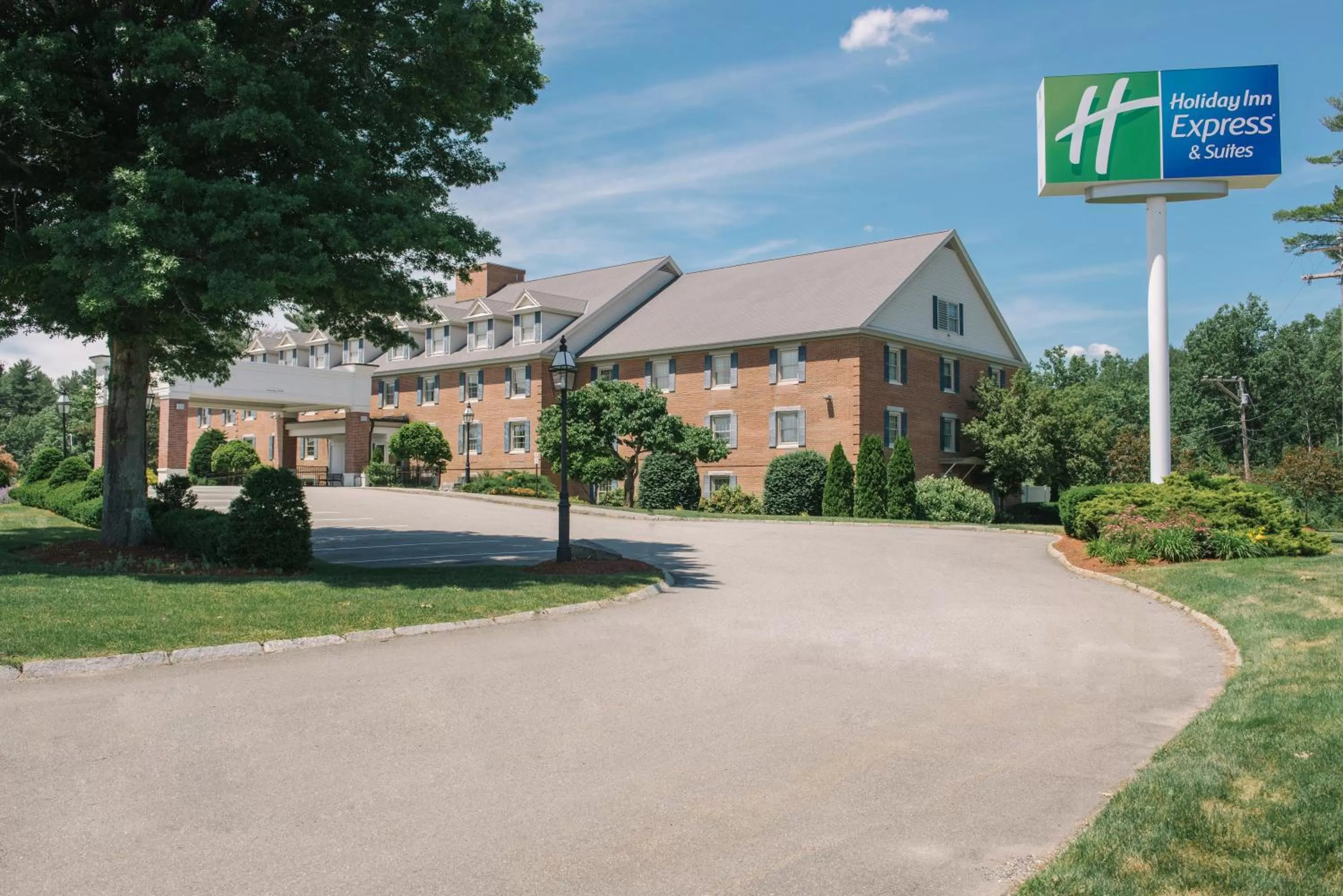 Property building in Holiday Inn Express and Suites Merrimack by IHG
