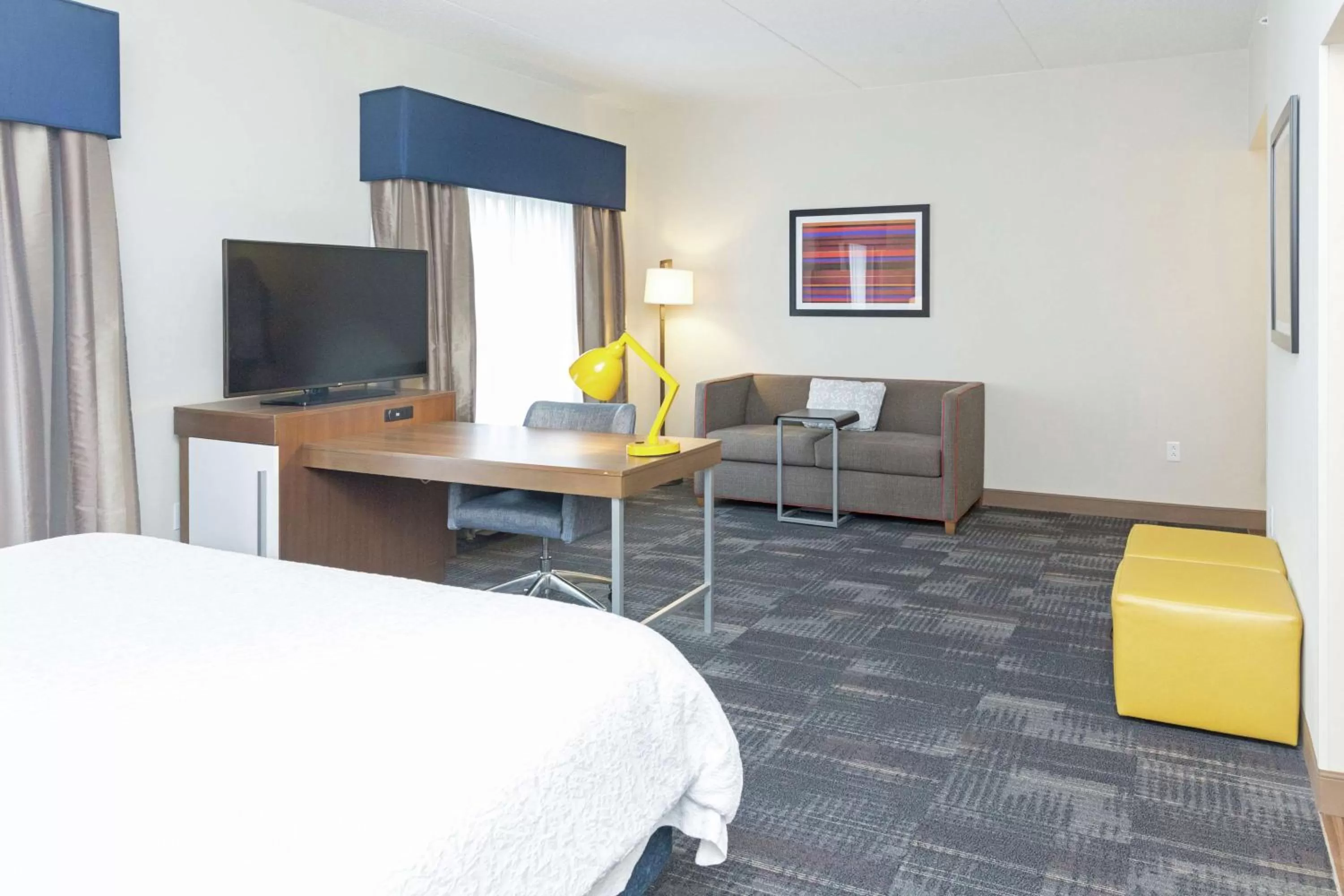 Bedroom, Bed in Hampton Inn & Suites Morgantown / University Town Centre