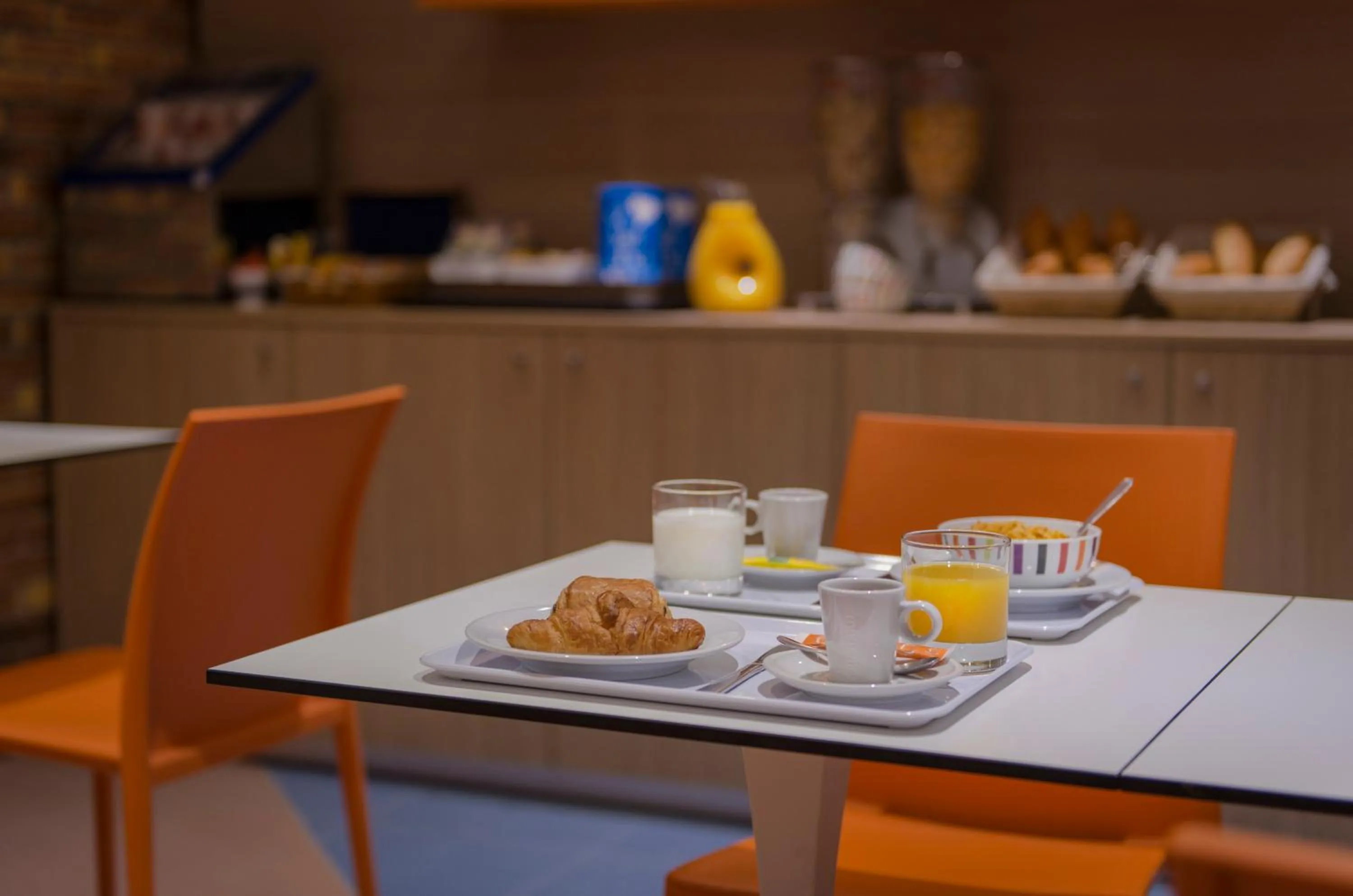 Restaurant/places to eat in Hotel Bel Oranger Gare de Lyon