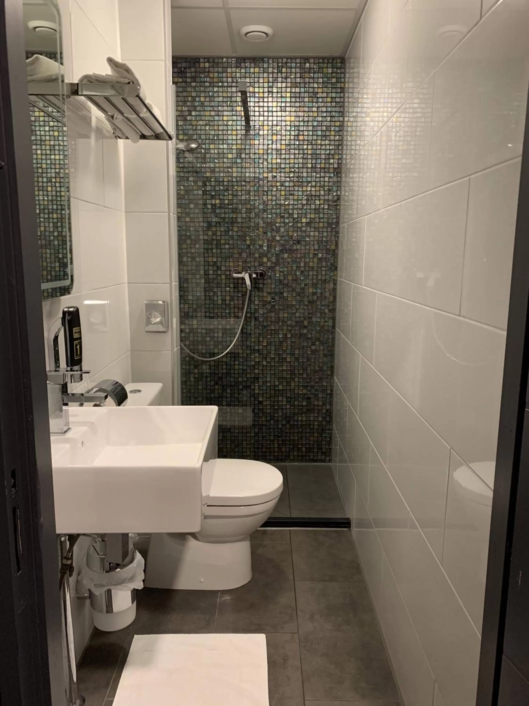 Bathroom in Hotel De Looier