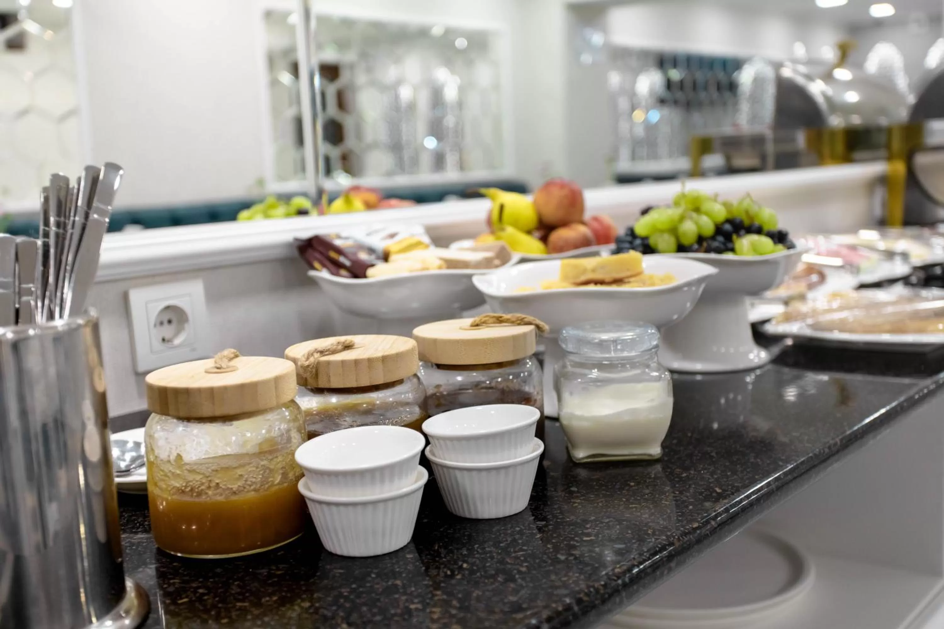 Breakfast in Registon Saroy Hotel