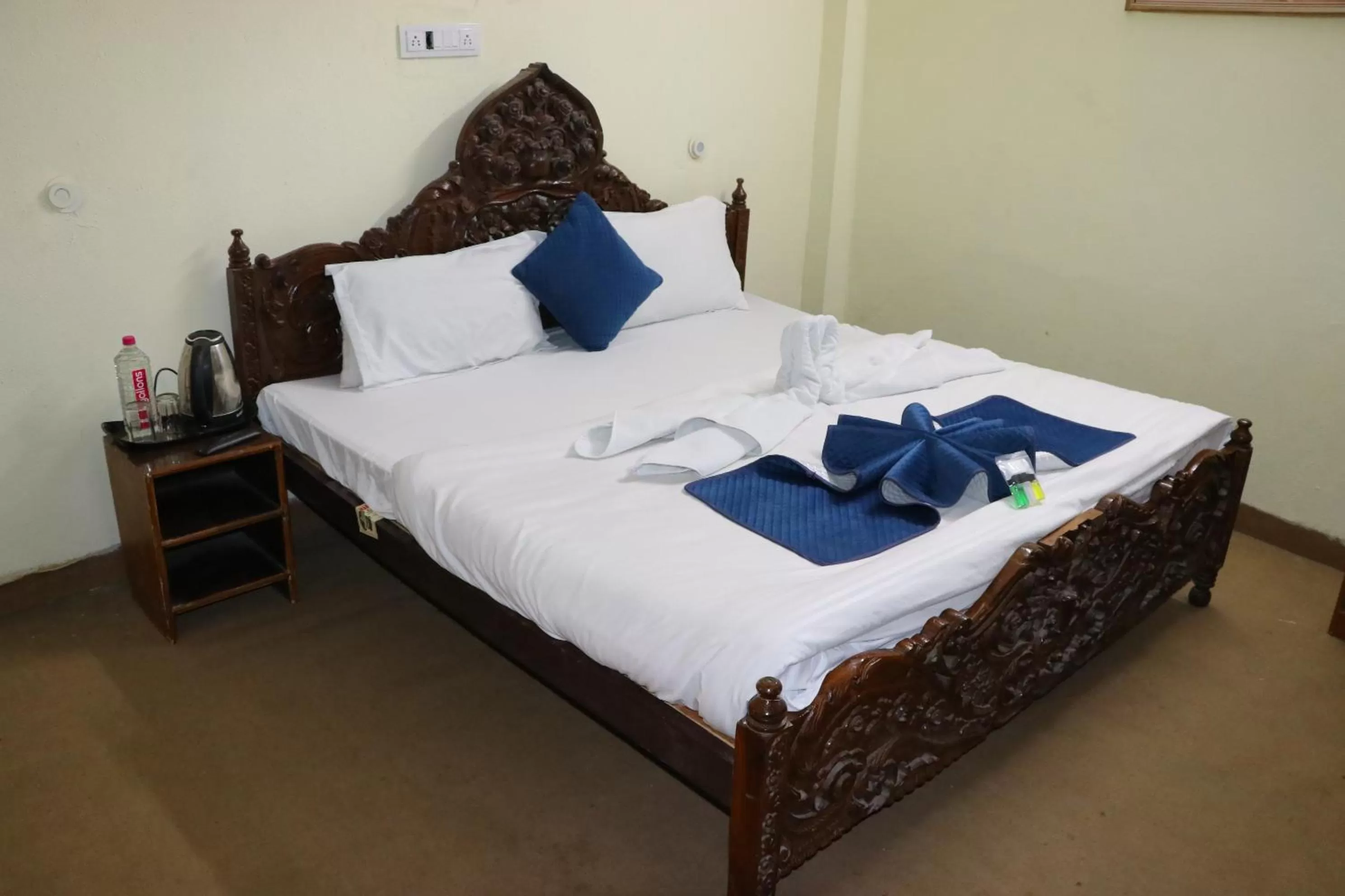 Bed in The Maurvi Inn
