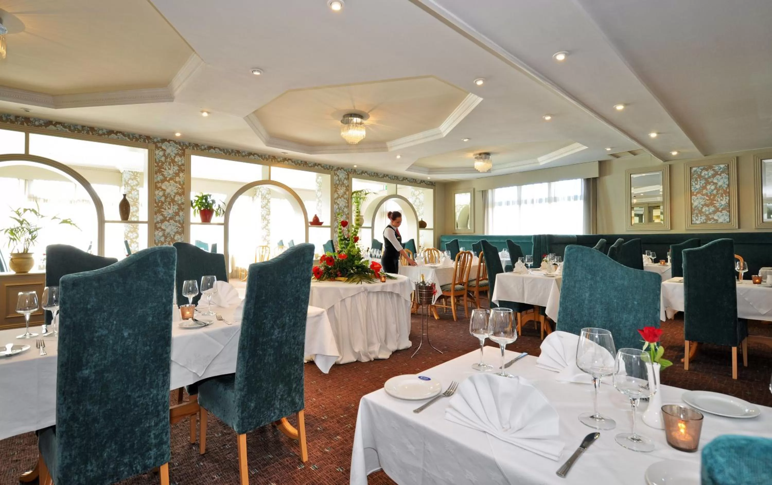 Restaurant/places to eat in Flannery's Hotel