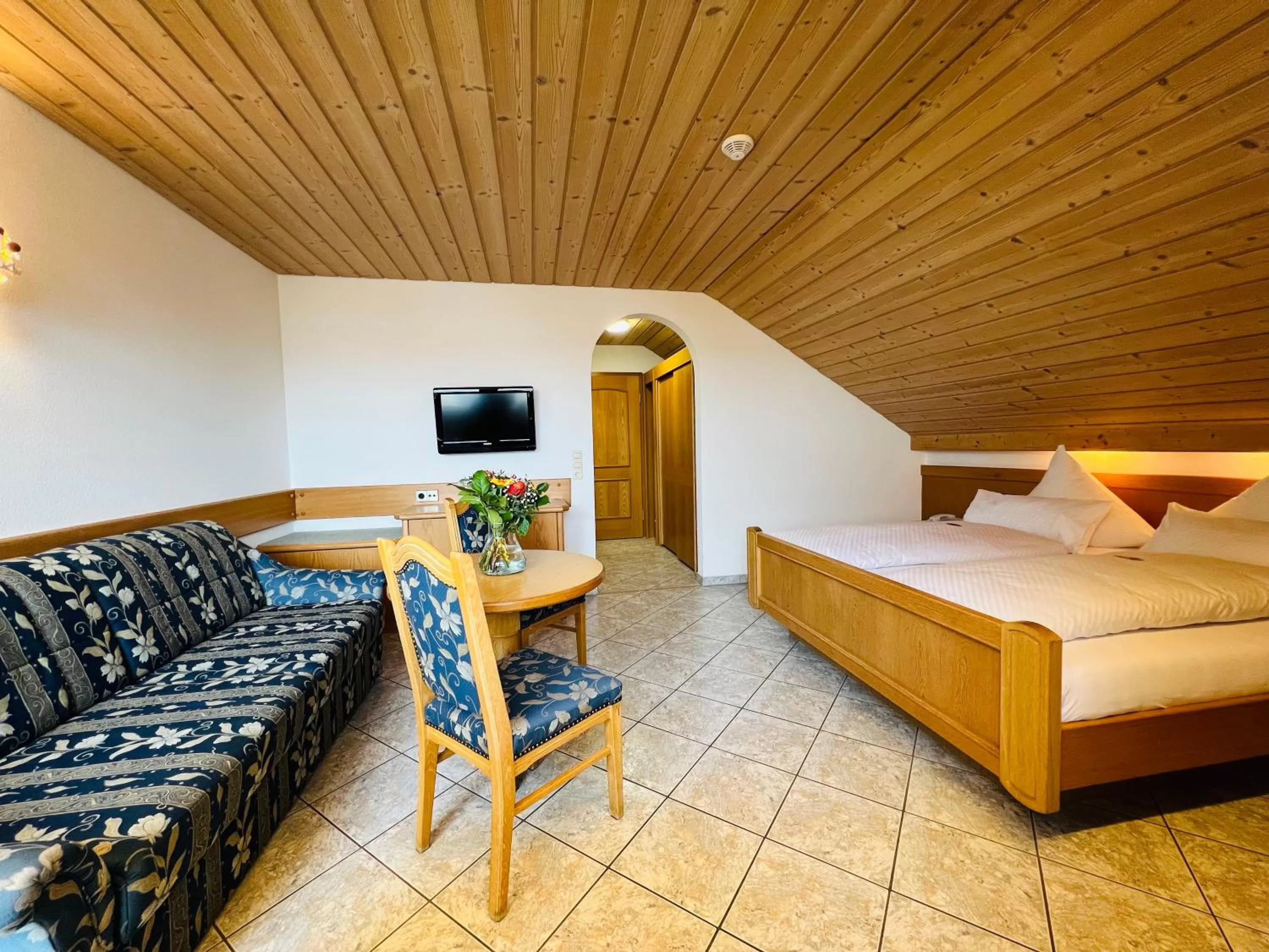 Photo of the whole room, Bed in Hotel Haus Seehang