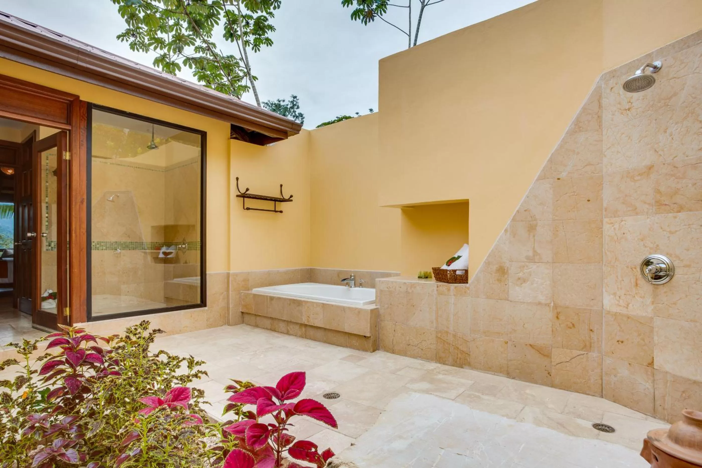 Bath in Sleeping Giant Rainforest Lodge