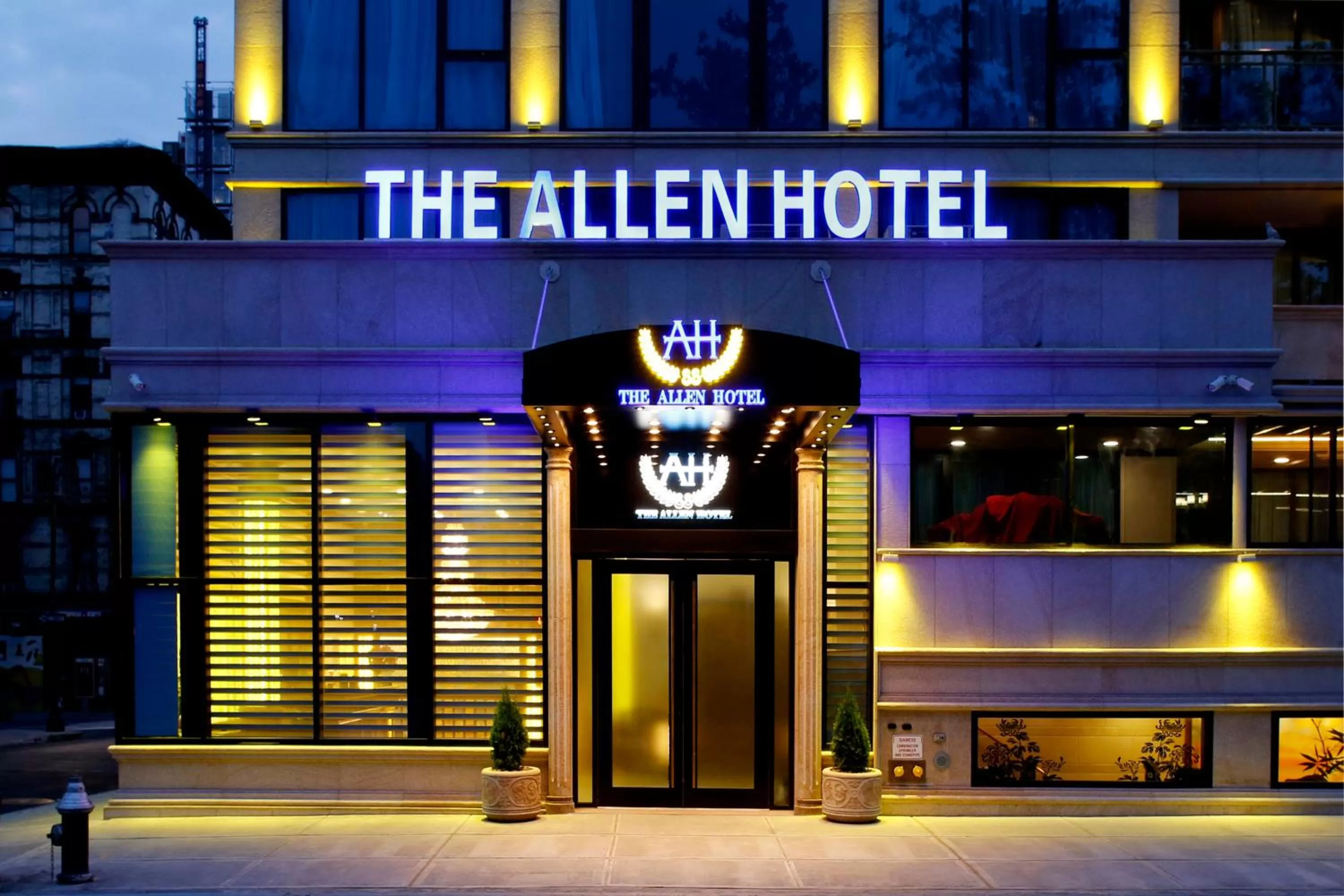 Facade/entrance in The Allen Hotel