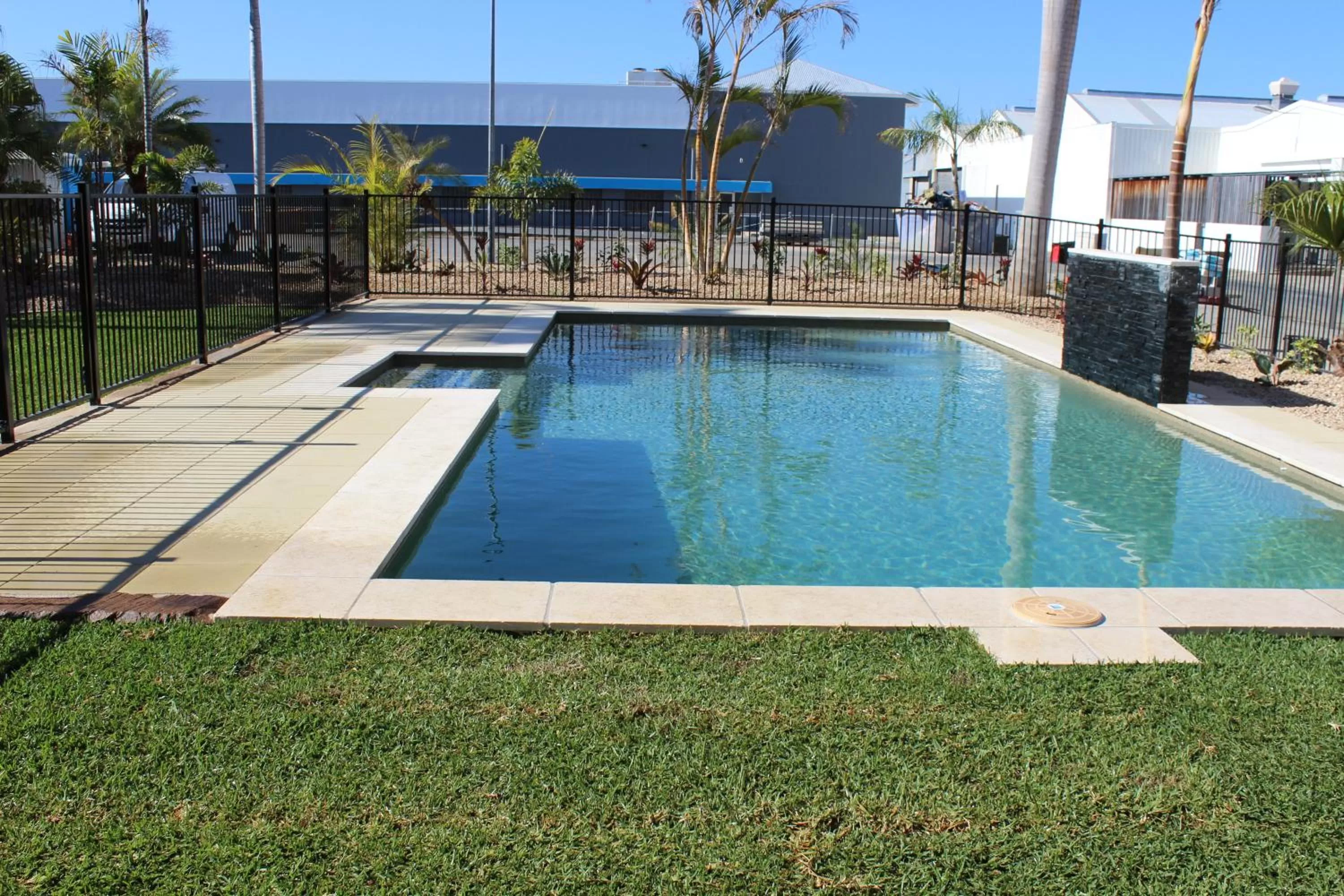 Swimming pool in Quality Hotel Regent Rockhampton