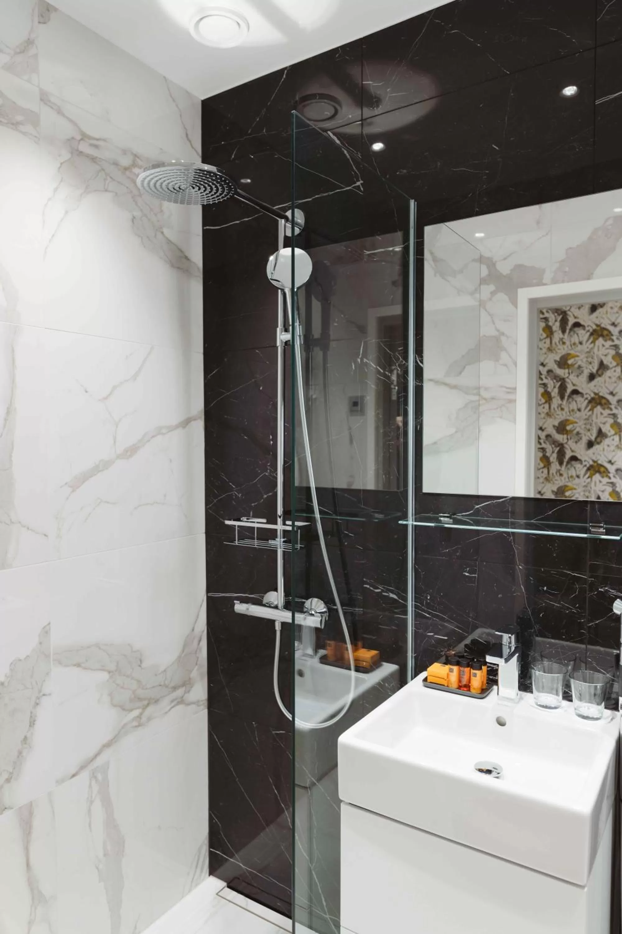 Shower in Hotel Bastian