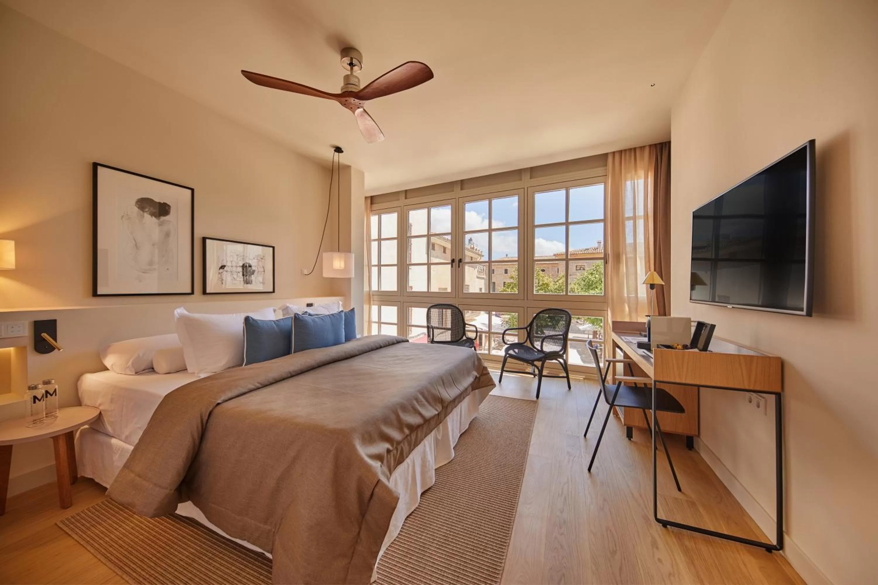 Photo of the whole room, Bed in Mon Boutique Hotel