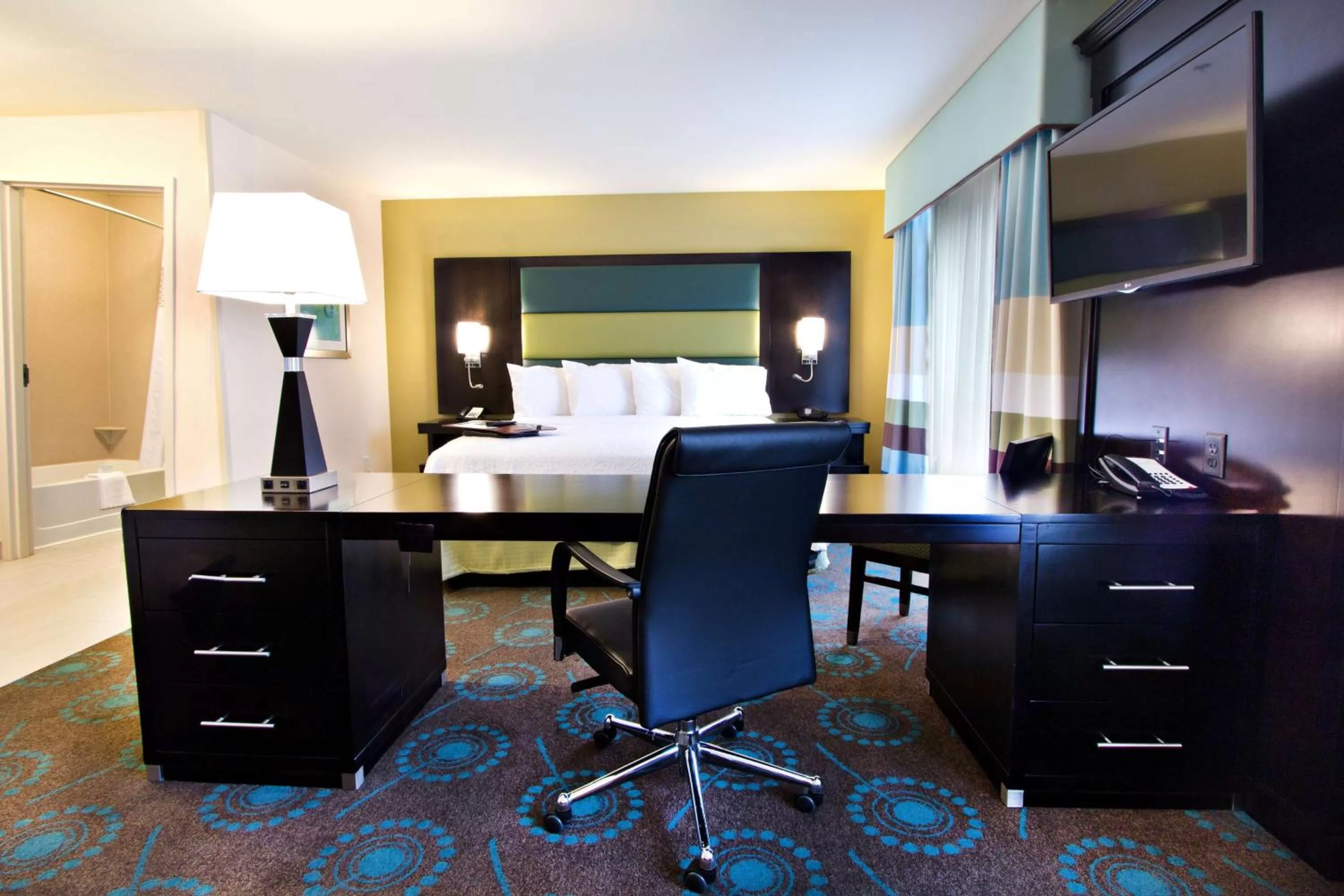 Bed in Hampton Inn & Suites Salt Lake City/Farmington