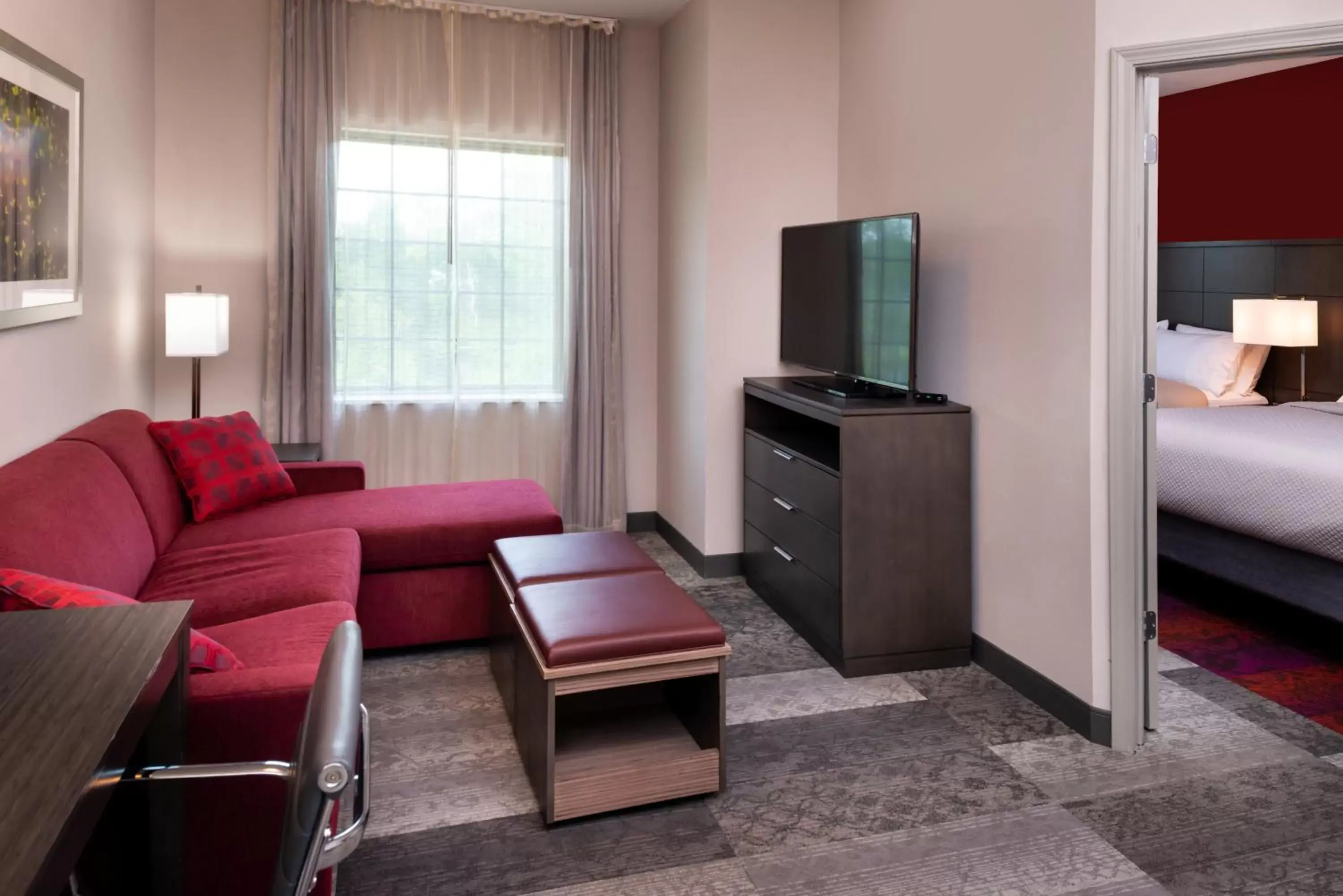 One-Bedroom Queen Room with Two Queen Beds and Mobility Accessible Tub - Non-Smoking in Staybridge Suites - Lake Charles by IHG One-Bedroom Queen Room with Two Queen Beds and Mobility Accessible Tub - Non-Smoking in Staybridge Suites - Lake Charles by IHG