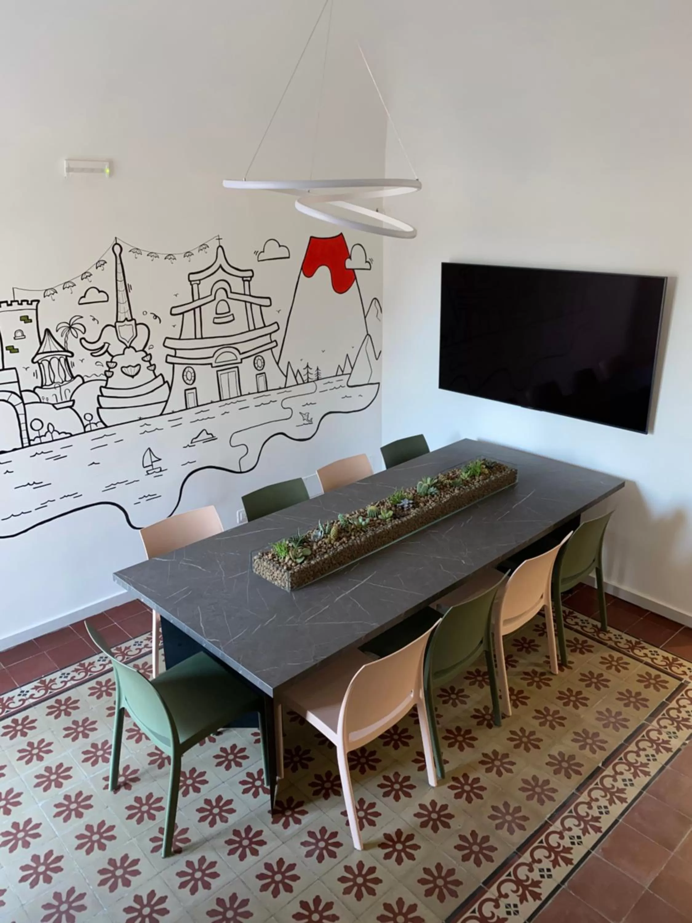 Communal lounge/ TV room, TV/Entertainment Center in Liotru Maisonne