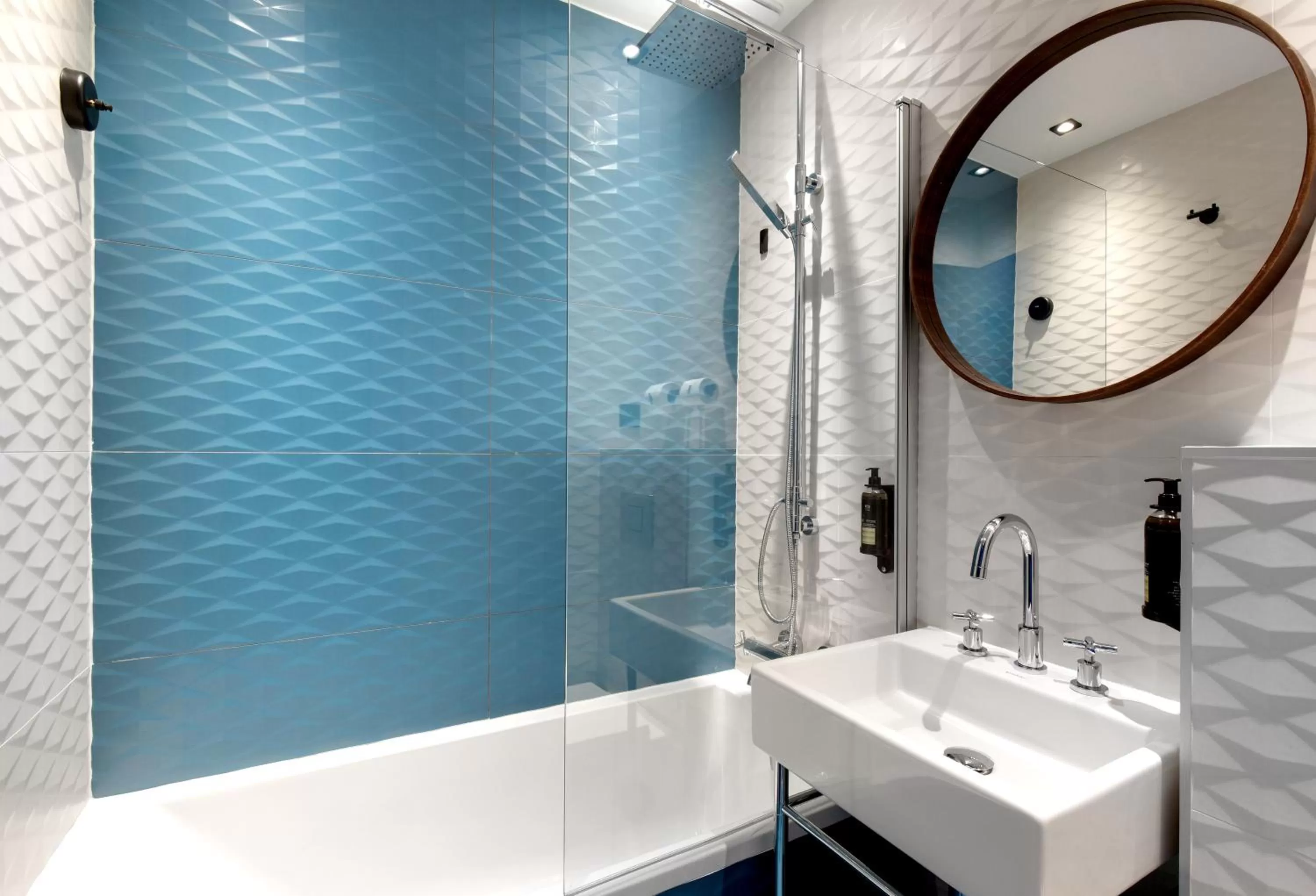 Toilet in Hôtel Montmorency & Spa